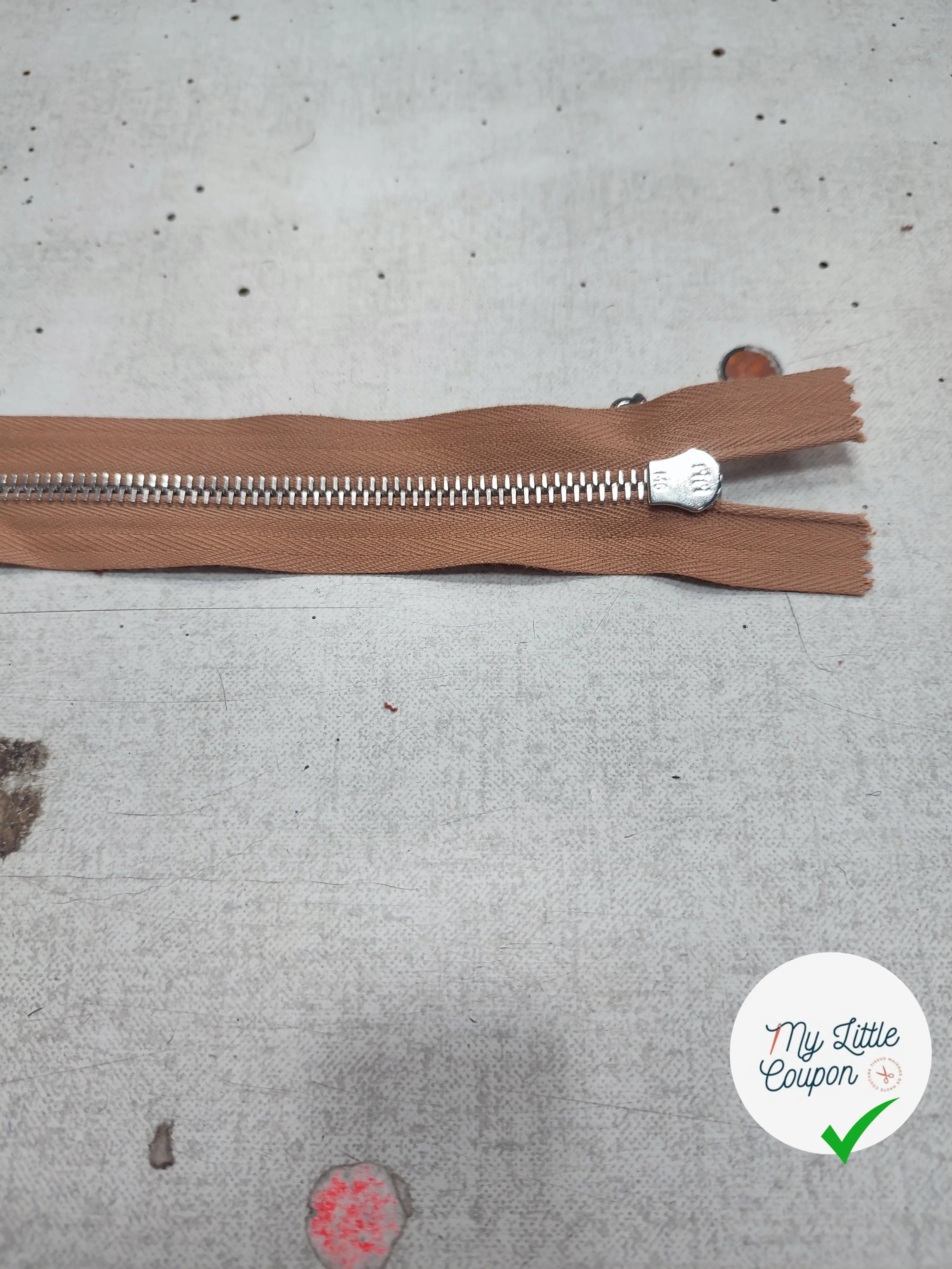 FERMETURE RIRI METAL SÉPARABLE 70CM MARRON CAFÉ M6 - My Little Coupon