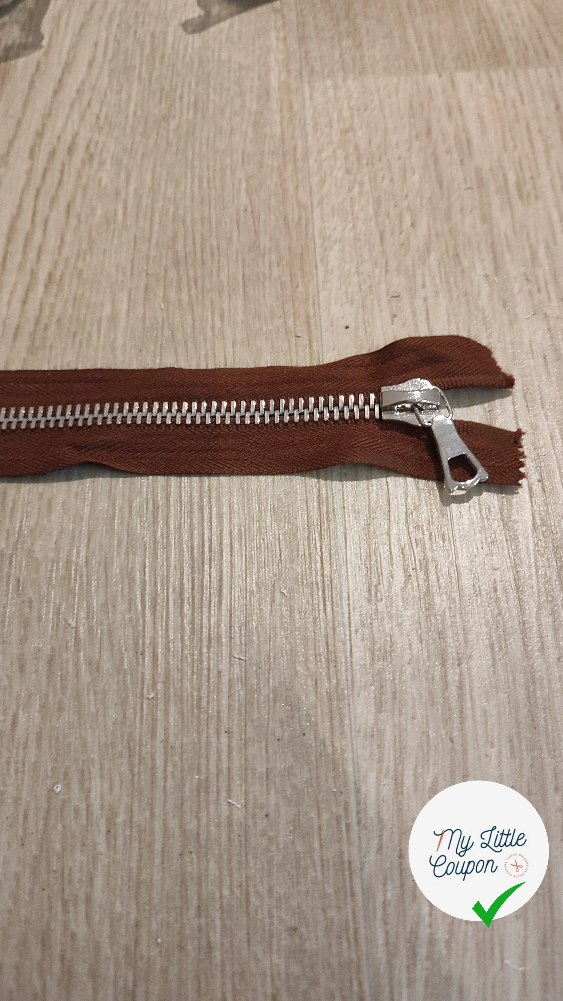 FERMETURE RIRI METAL SÉPARABLE 70CM MARRON NOISETTE FONCÉ - My Little Coupon