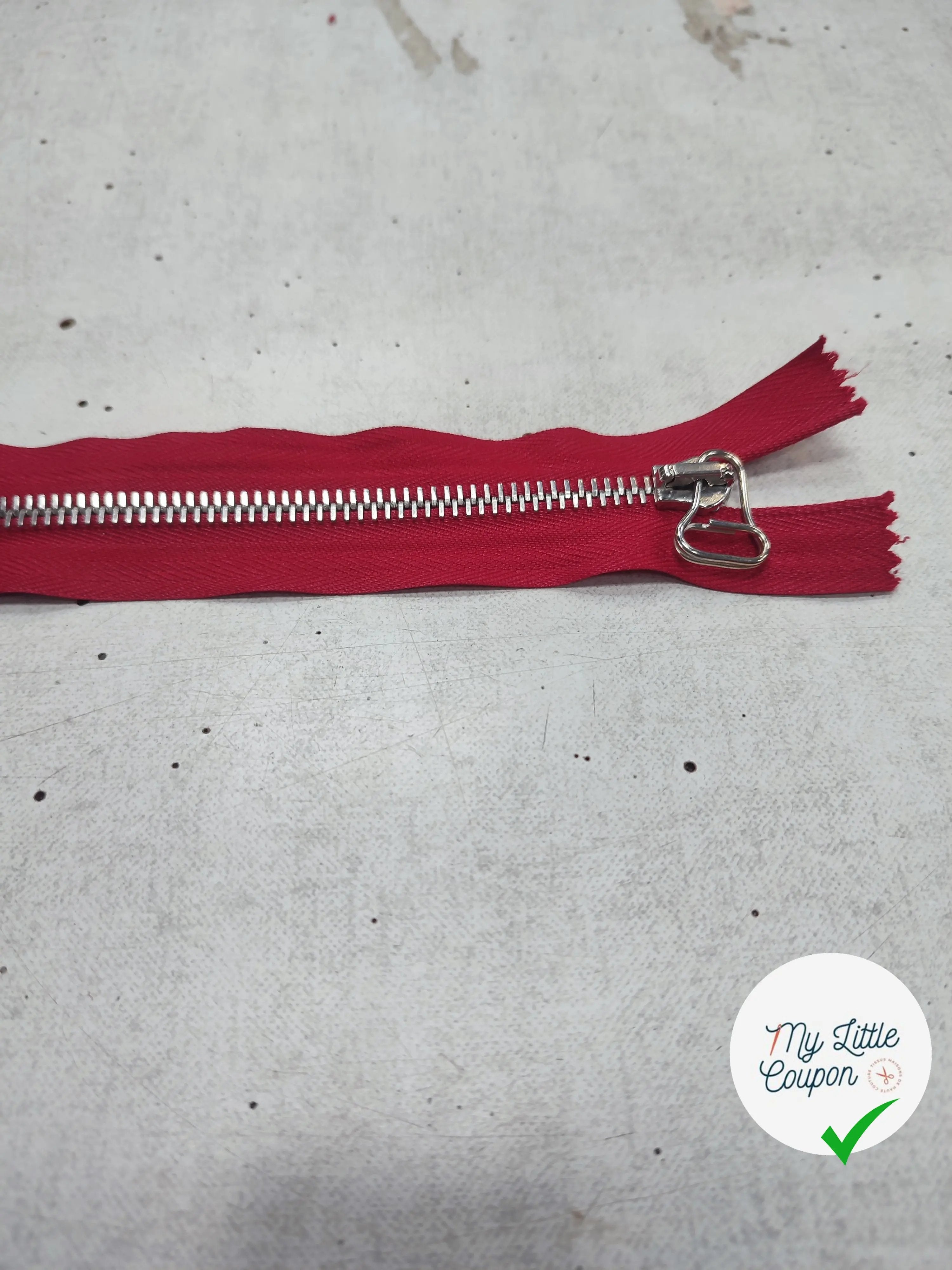 FERMETURE RIRI METAL SÉPARABLE 70CM ROUGE CERISE M6 - My Little Coupon