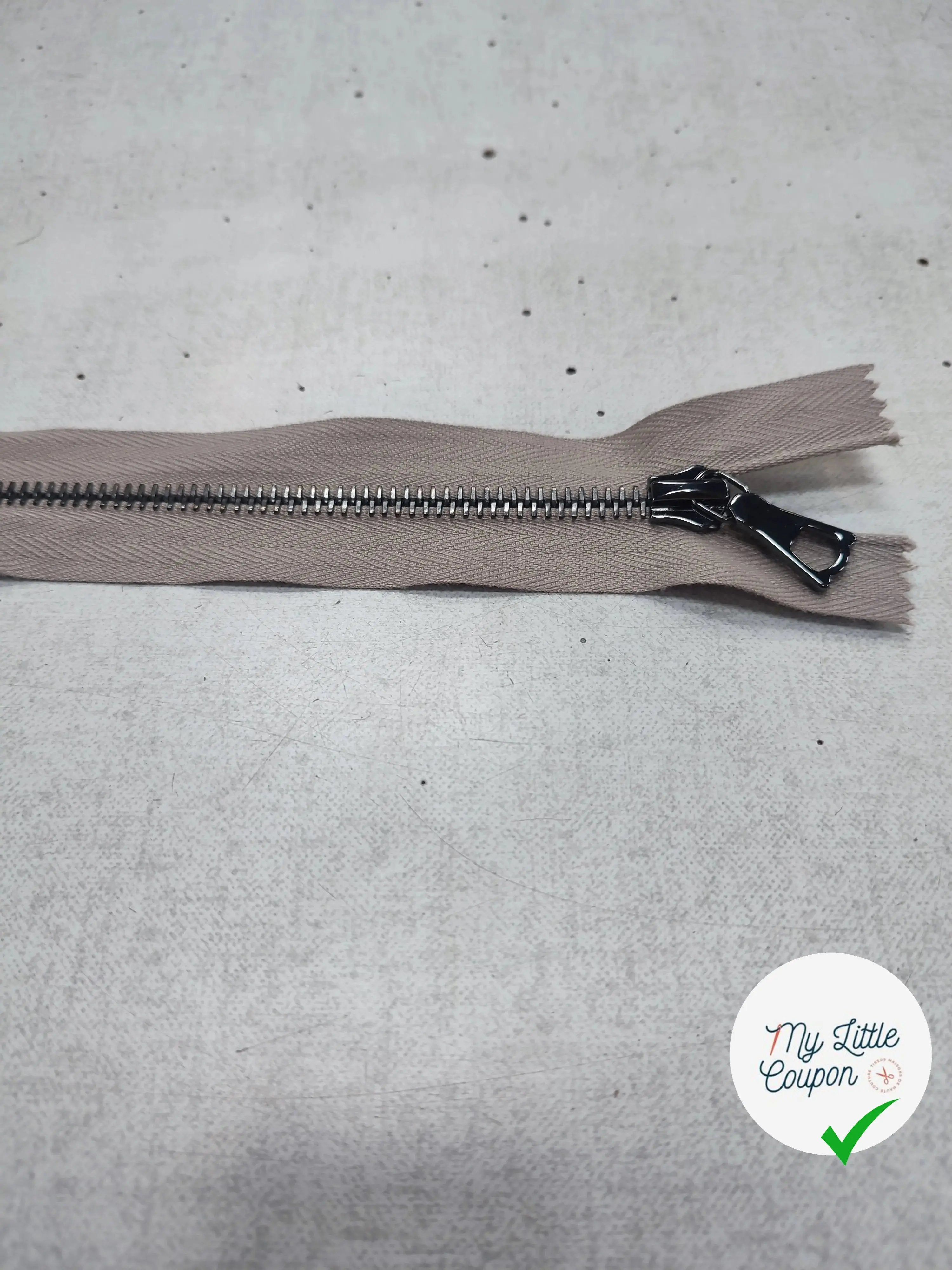 FERMETURE RIRI METAL SÉPARABLE 65CM GRIS BEIGE M6 - My Little Coupon