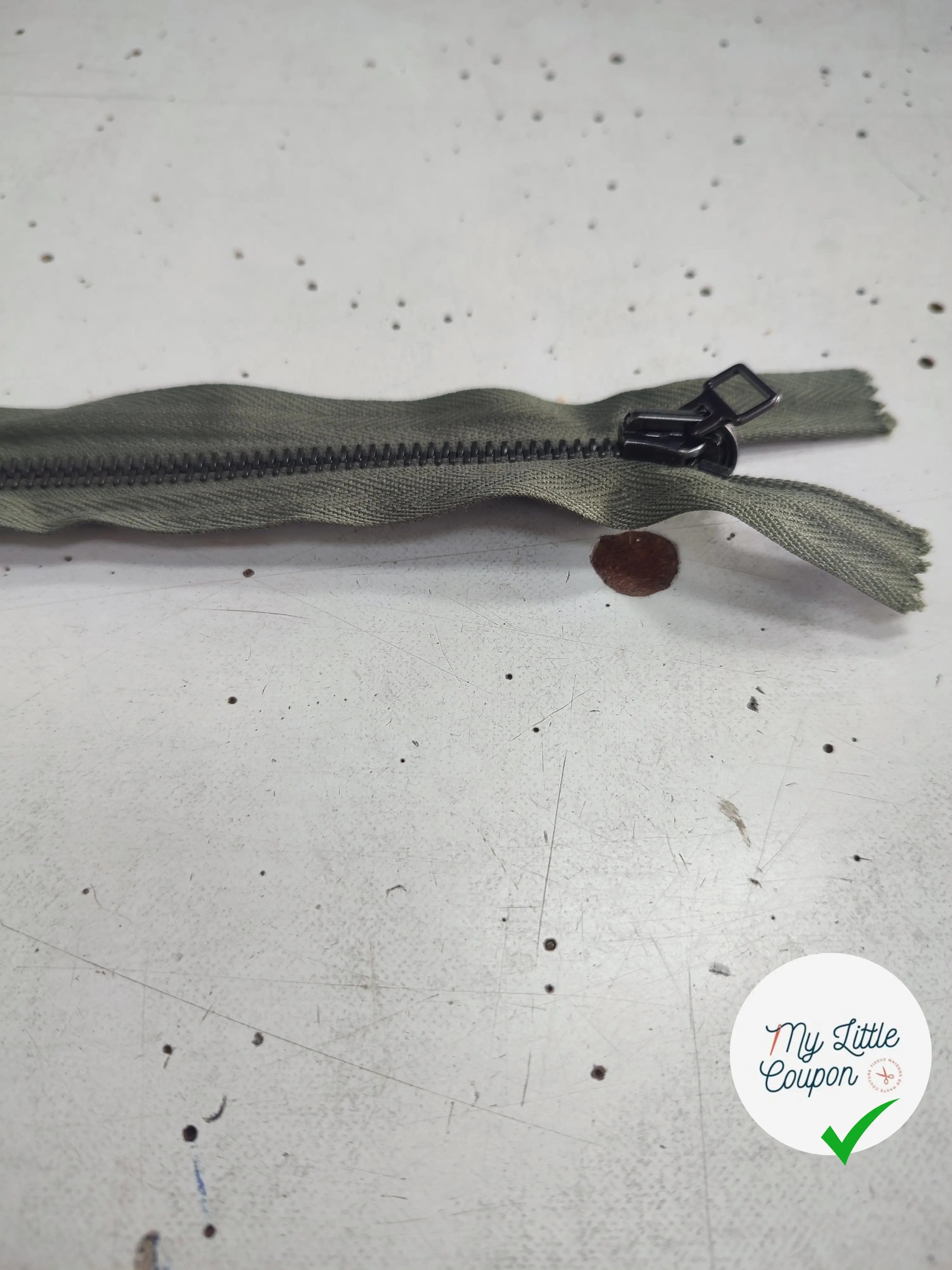 FERMETURE RIRI METAL SÉPARABLE RÉVERSIBLE 62 CM VERT KAKI - My Little Coupon