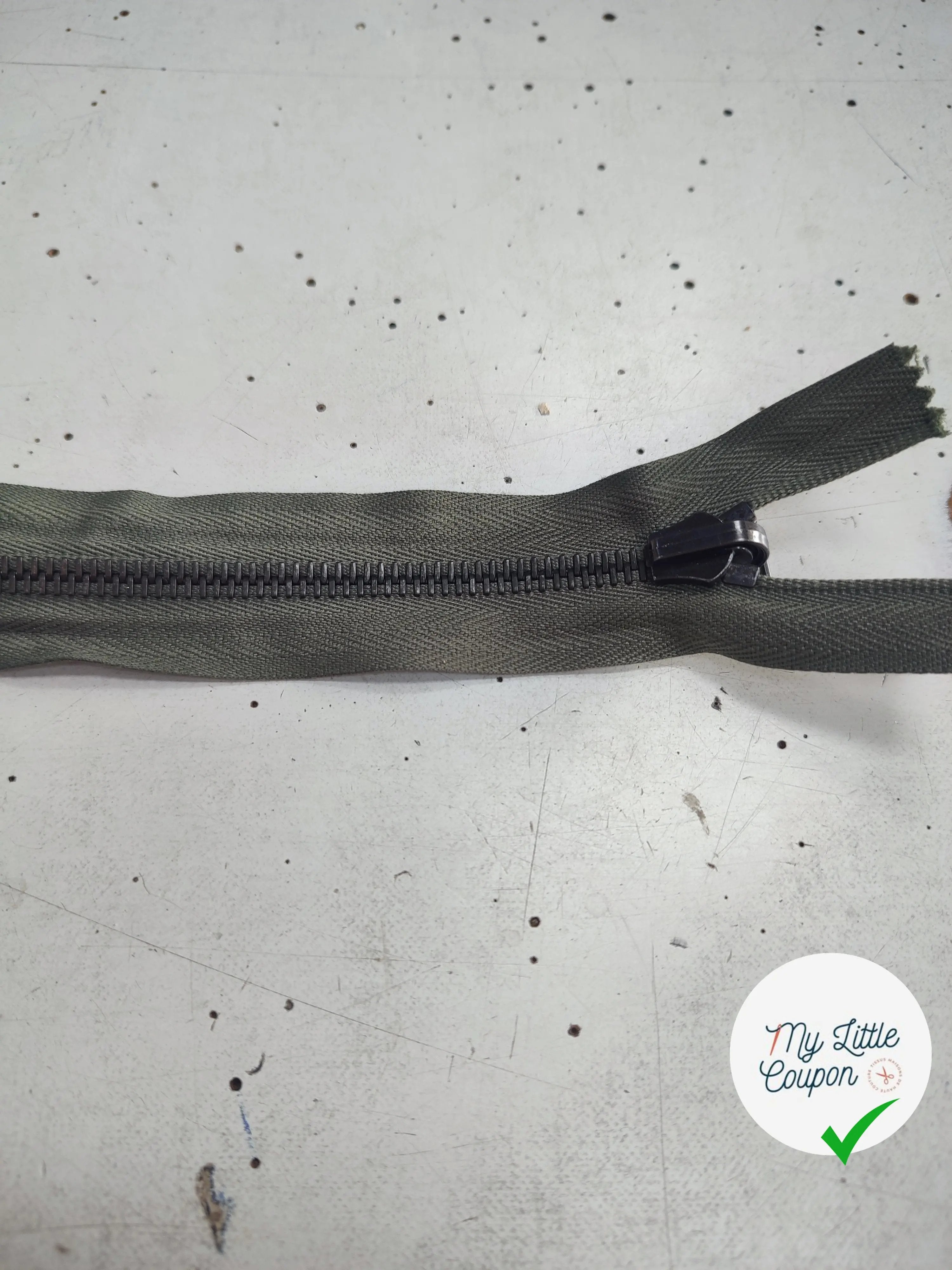 FERMETURE RIRI METAL SÉPARABLE RÉVERSIBLE 62 CM VERT KAKI - My Little Coupon