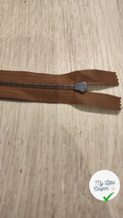 FERMETURE RIRI PLASTIQUE NON SÉPARABLE 25CM MARRON FONCÉ M4 - My Little Coupon