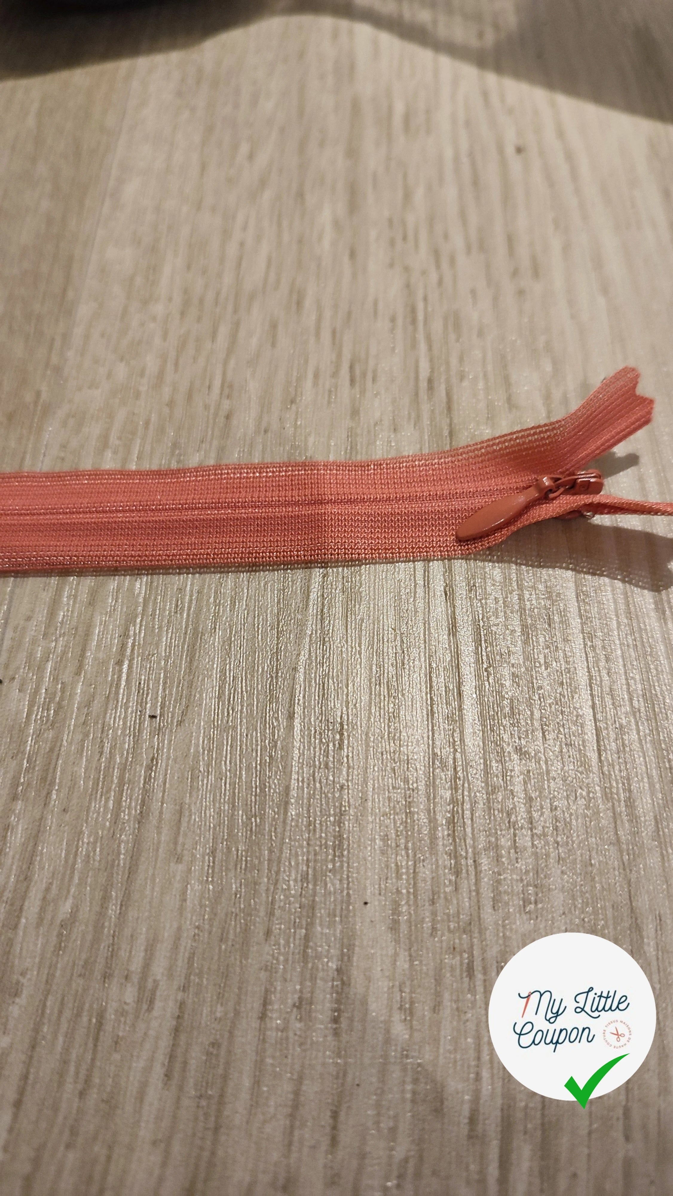 FERMETURE RIRI PLASTIQUE NON SÉPARABLE INVISIBLE 18CM ROSE - My Little Coupon