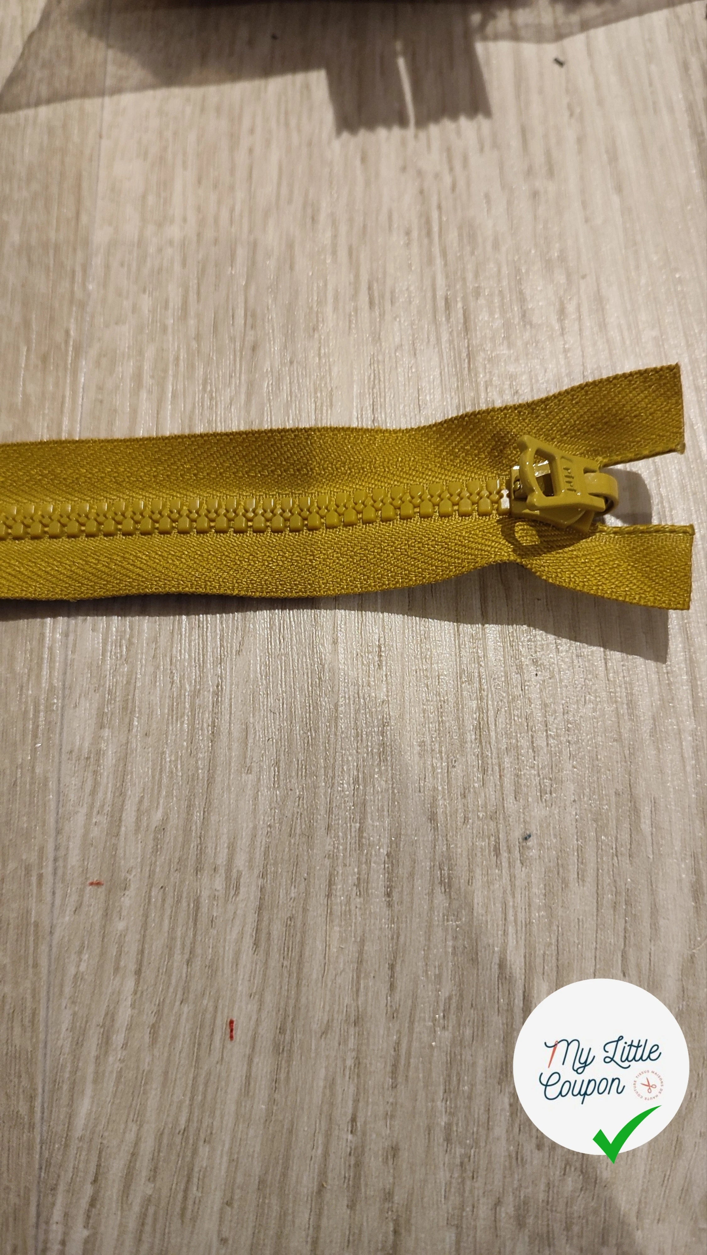 FERMETURE RIRI PLASTIQUE NON SÉPARABLE RÉVERSIBLE 50CM JAUNE MOUTARDE - My Little Coupon