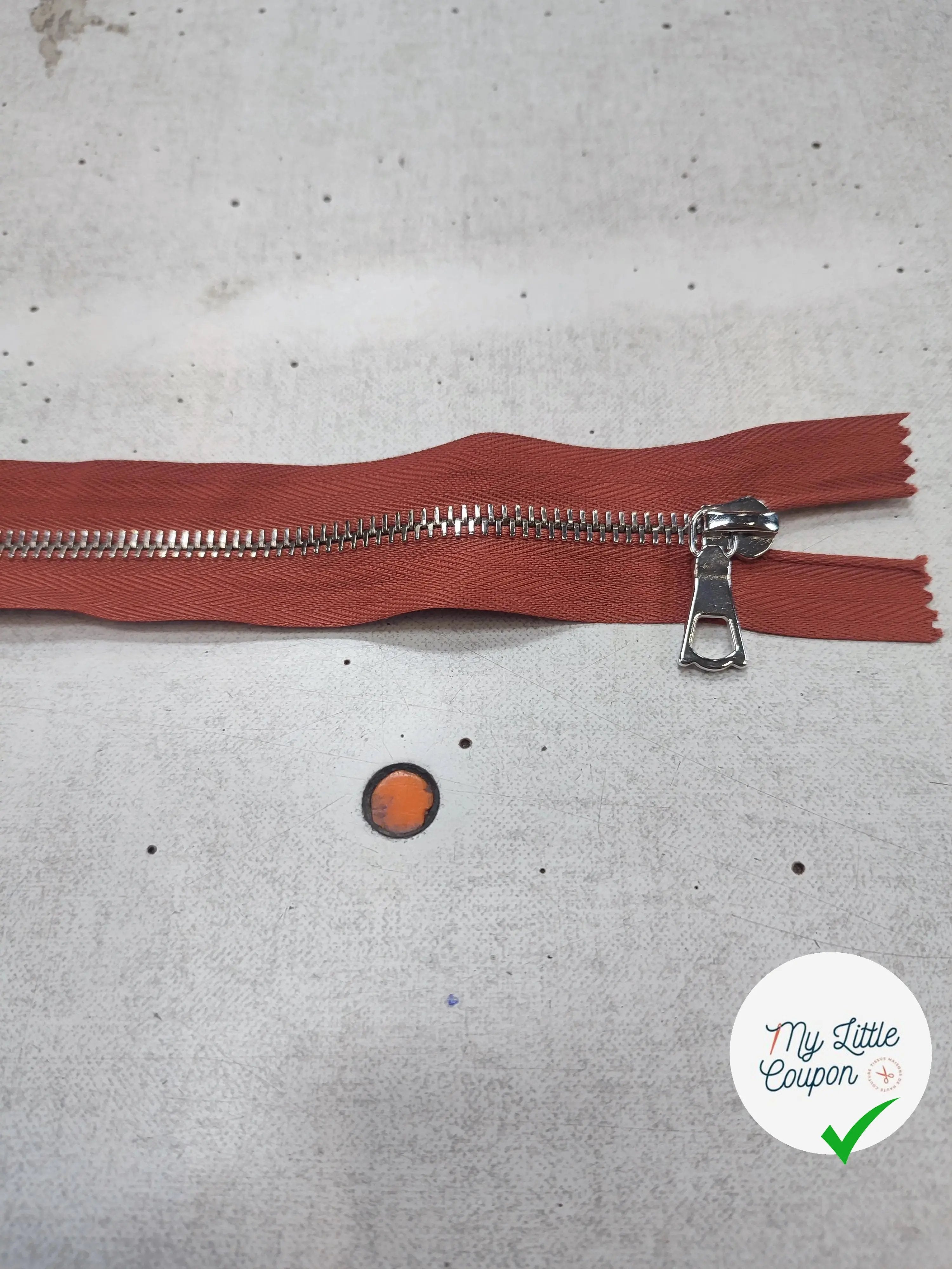 FERMETURE RIRI METAL SÉPARABLE 50CM TERRE DE SIENNE M6 - My Little Coupon