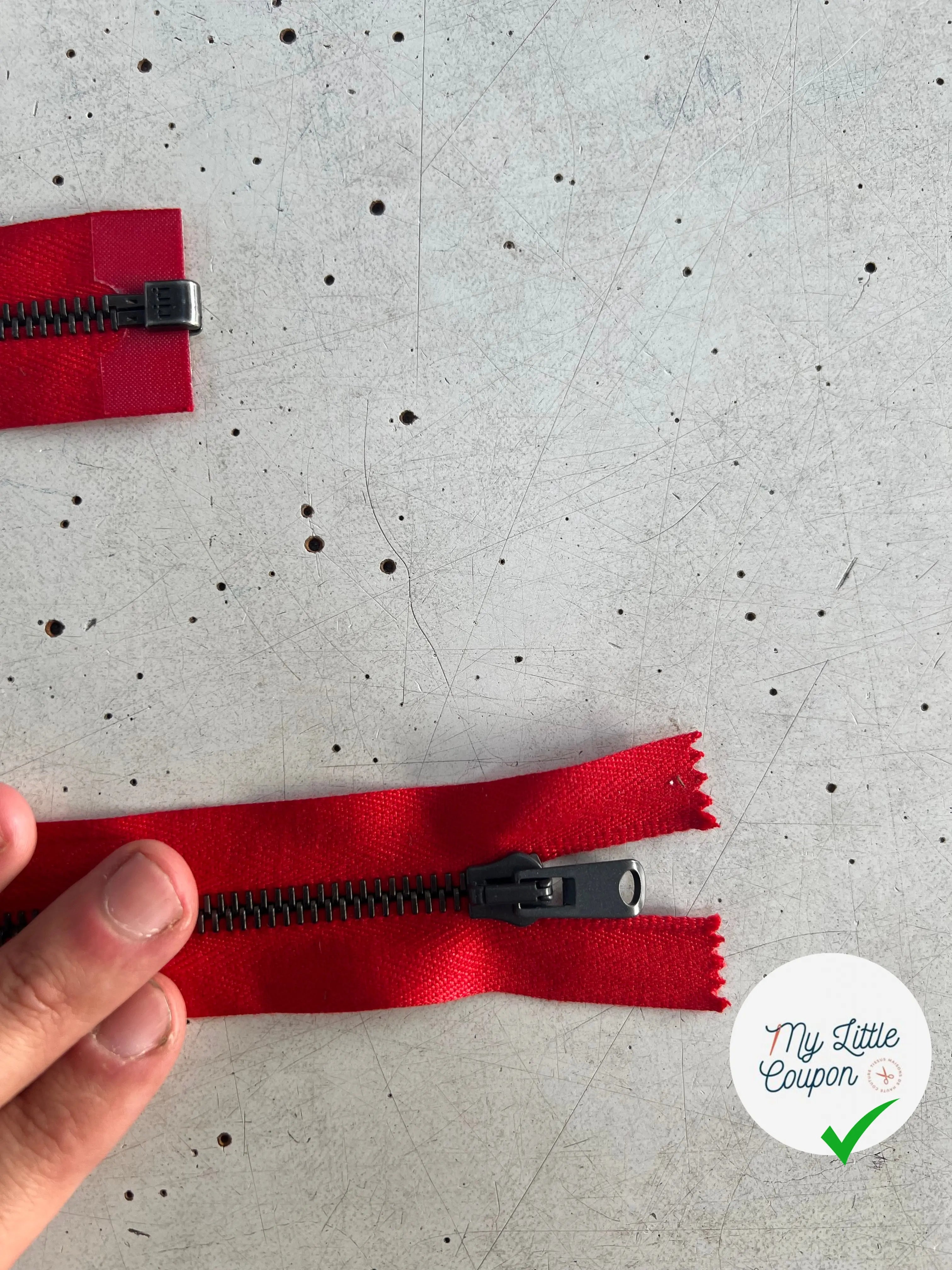 FERMETURE RIRI SÉPARABLE ROUGE MÉTAL 90 CM - My Little Coupon
