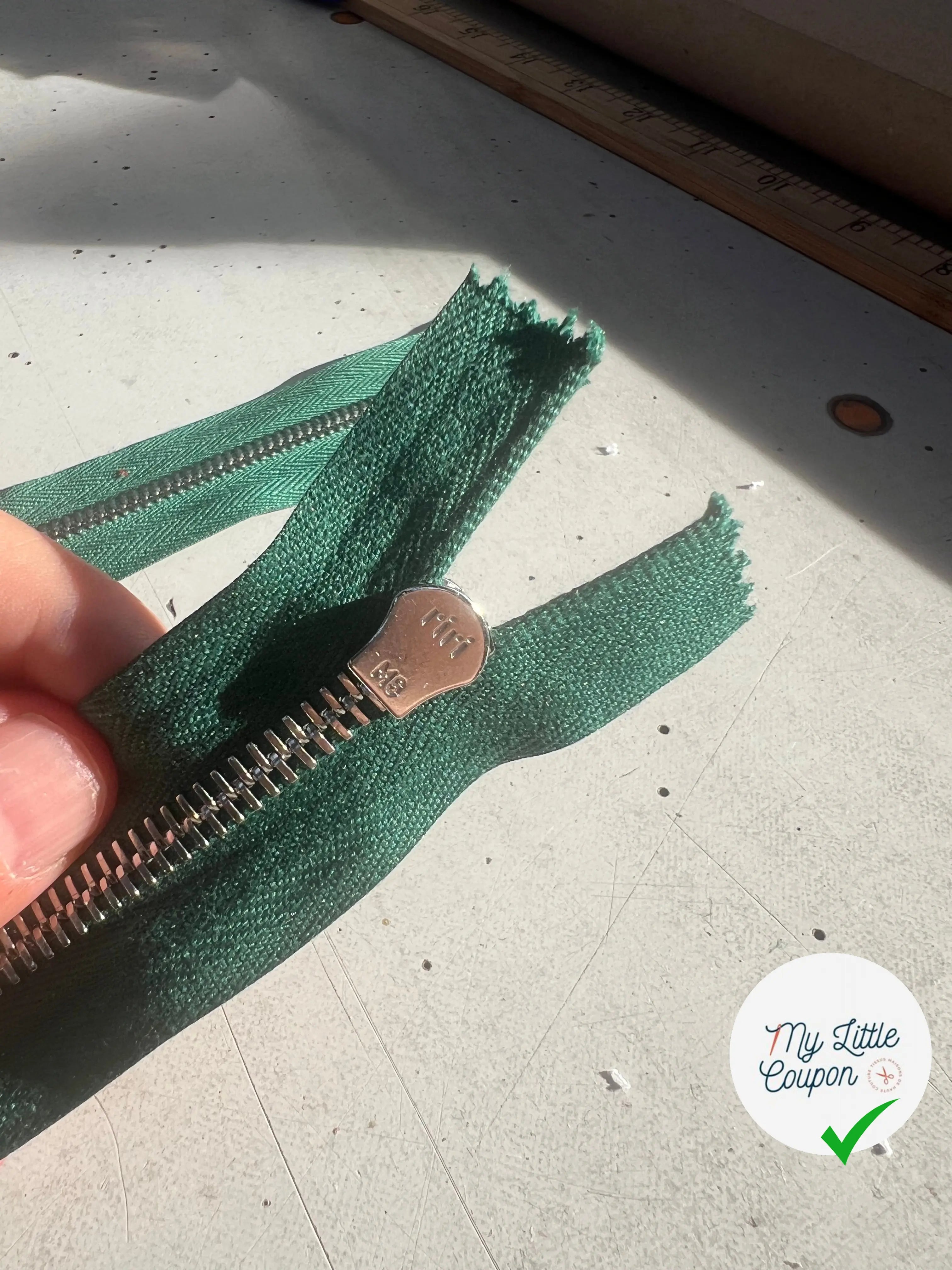 FERMETURE RIRI SÉPARABLE VERT FORÊT MÉTAL 70 CM - My Little Coupon