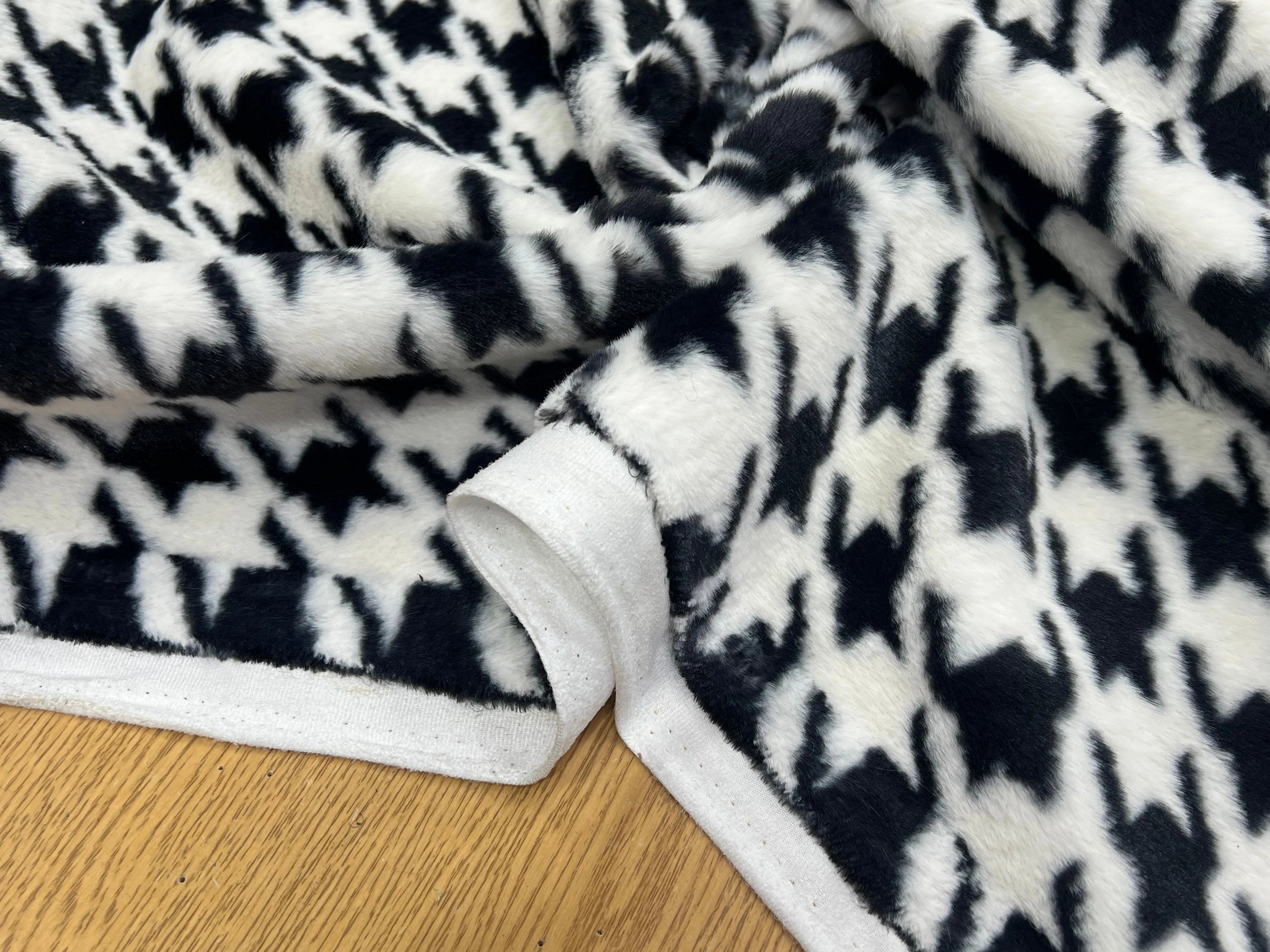 FOURRURE À POILS DOUX PIED DE COQ BLANC NOIR - My Little Coupon