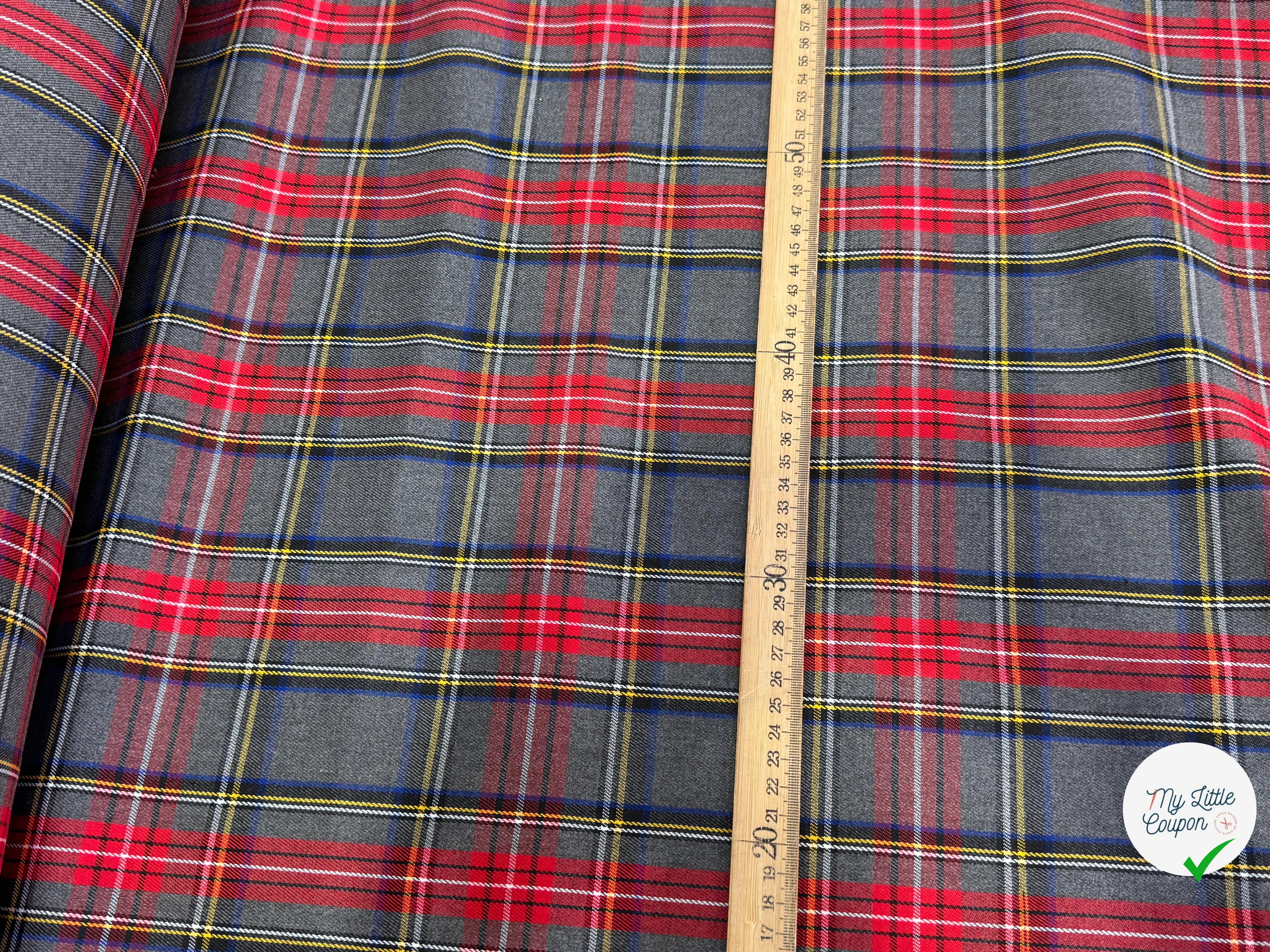 Gabardine écossaise tartan fond gris, tombé du tissu