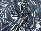 GABARDINE DE COTON LÉGÈREMENT SATINÉE IMPRIMÉ COUPS DE PINCEAU MARINE FOND ÉCRU - My Little Coupon