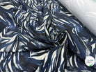 GABARDINE DE COTON LÉGÈREMENT SATINÉE IMPRIMÉ COUPS DE PINCEAU MARINE FOND ÉCRU - My Little Coupon