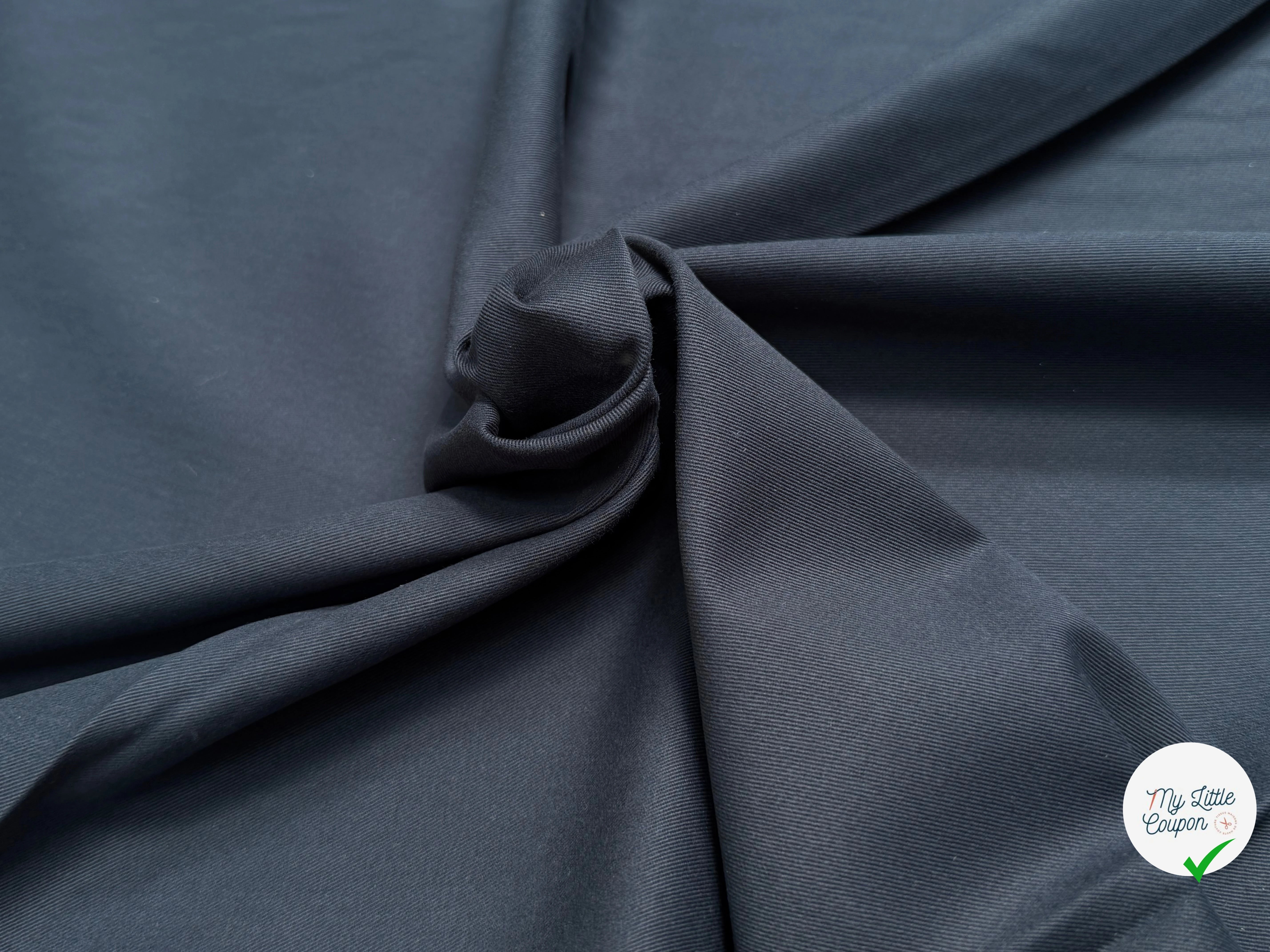 GABARDINE DE COTON LÉGÈREMENT SERGÉE DOUCE NAVY GRATTÉE - My Little Coupon