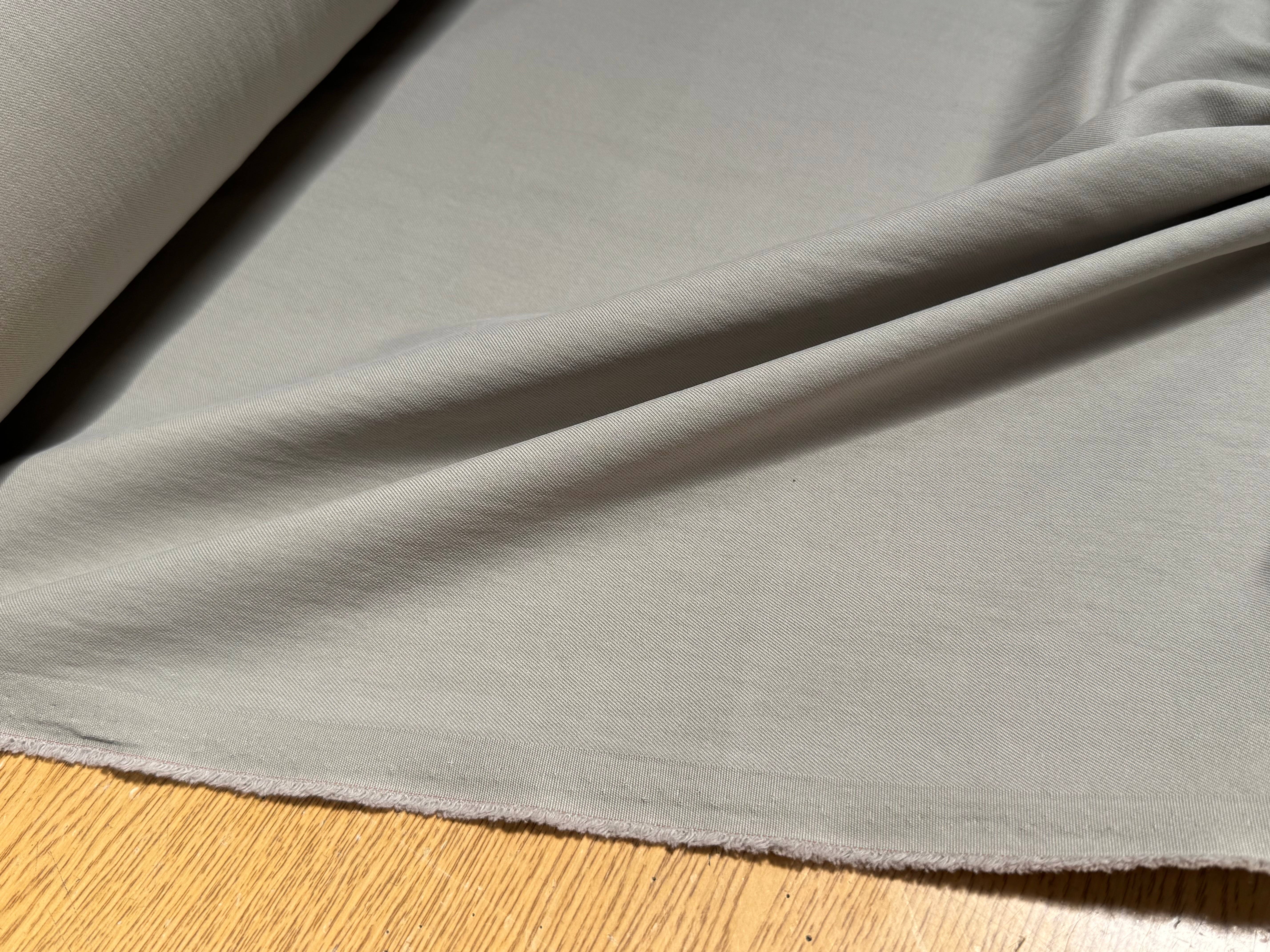 GABARDINE DE COTON LÉGÈREMENT STRIÉE BEIGE ULTRA BELLE - My Little Coupon