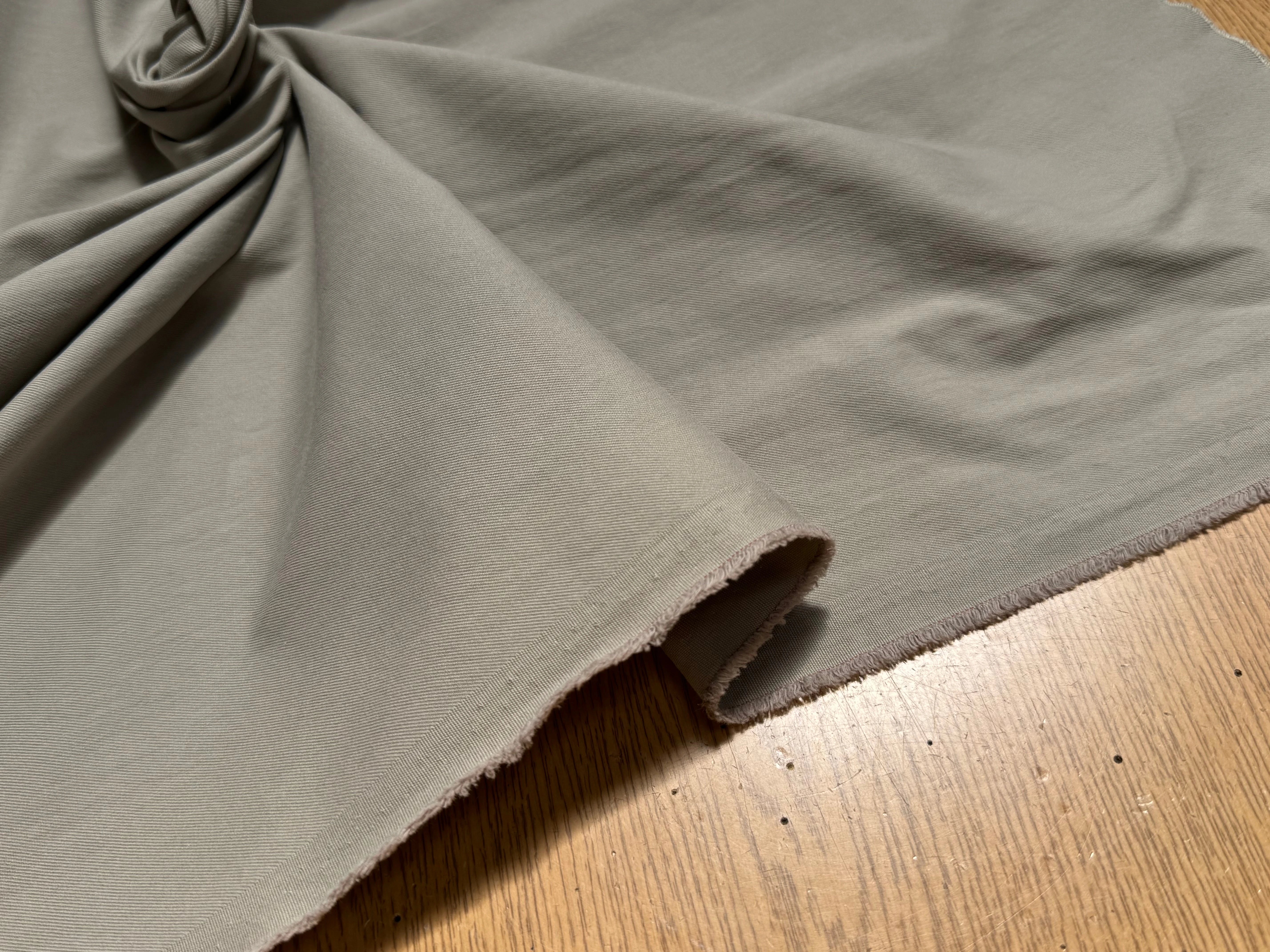 GABARDINE DE COTON LÉGÈREMENT STRIÉE BEIGE ULTRA BELLE - My Little Coupon