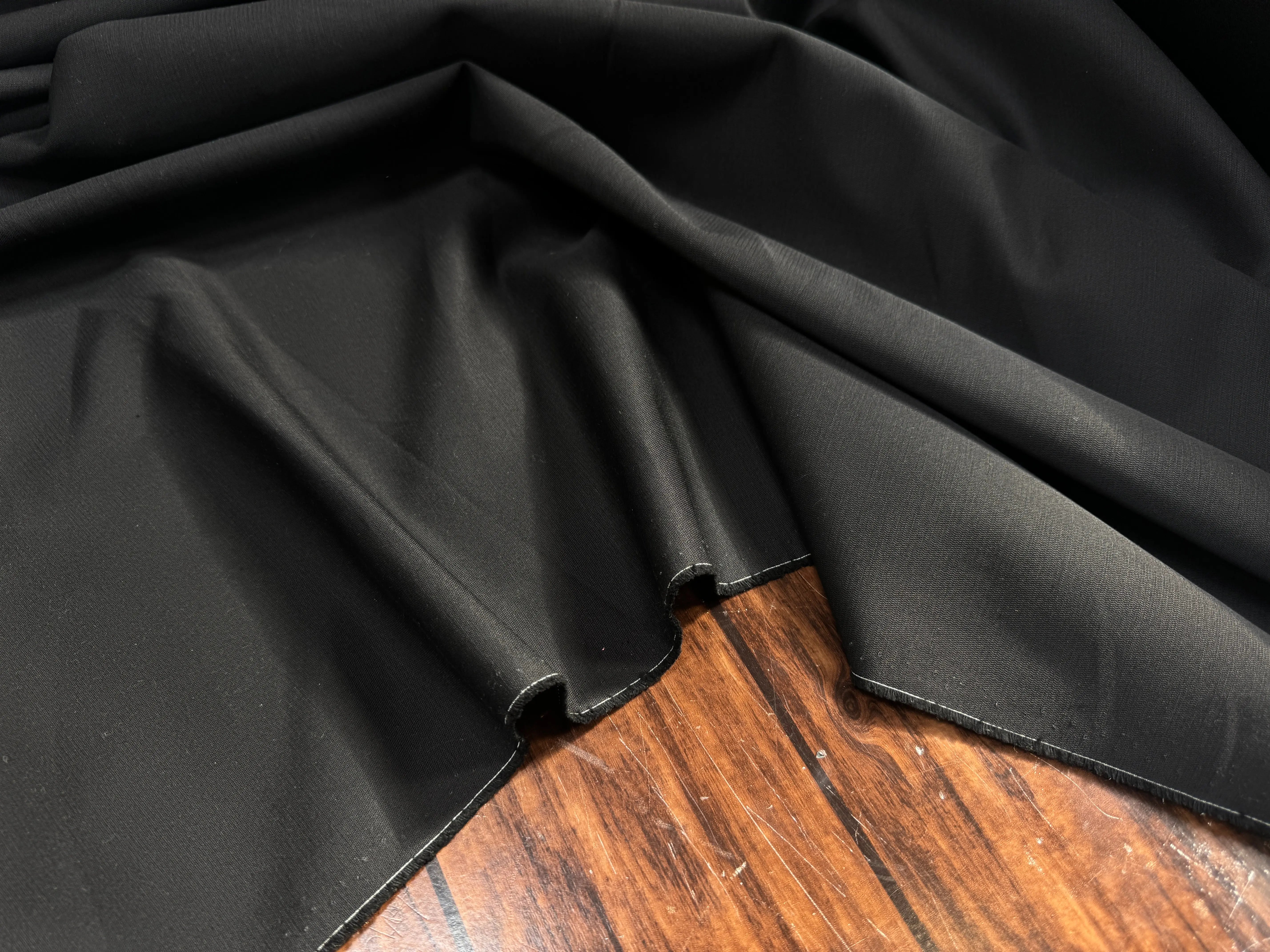 GABARDINE DE COTON LOURDE NOIR LEGEREMENT SATINE - My Little Coupon