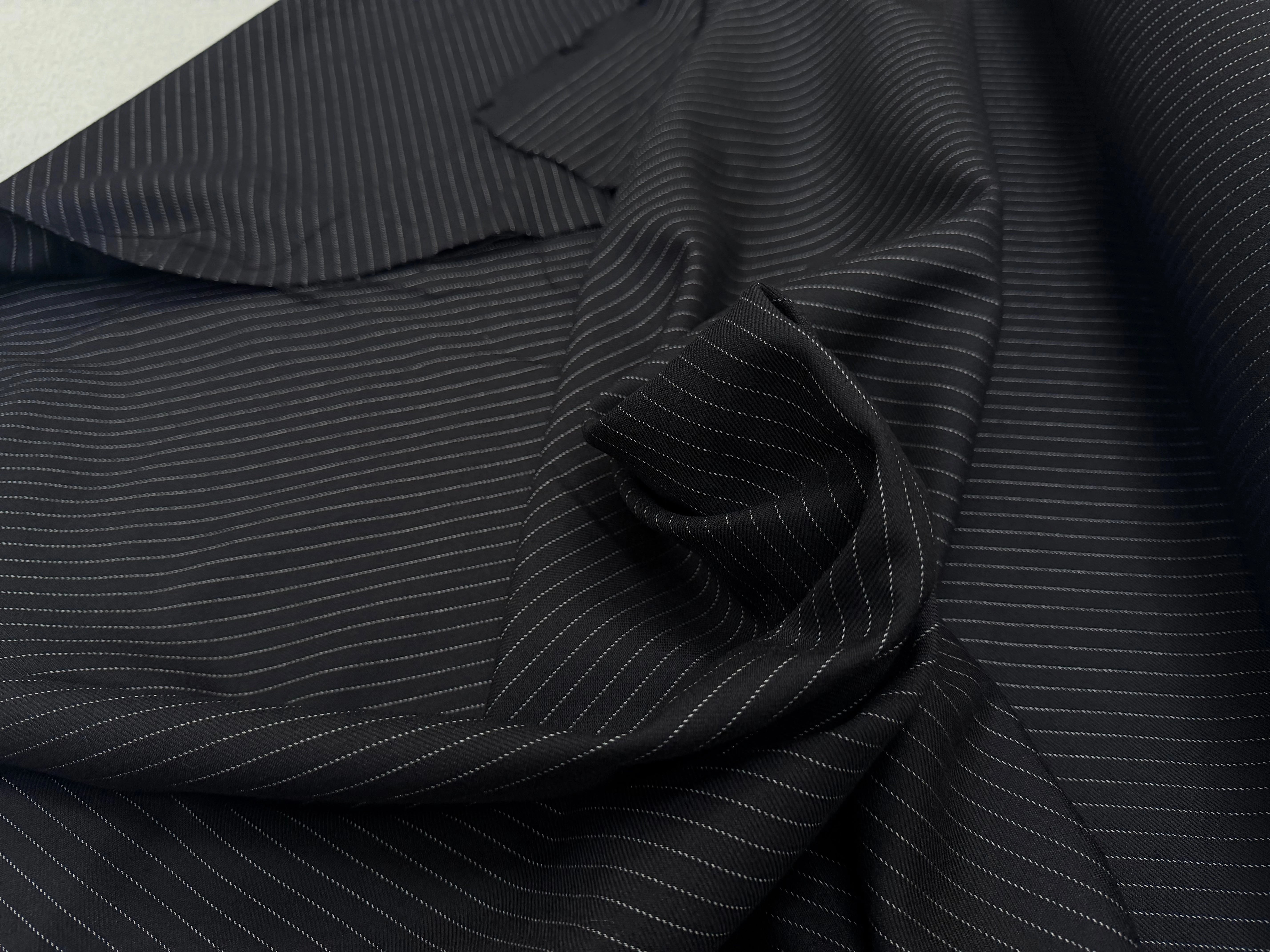 GABARDINE DE LAINE NOIR FINES RAYURES - My Little Coupon