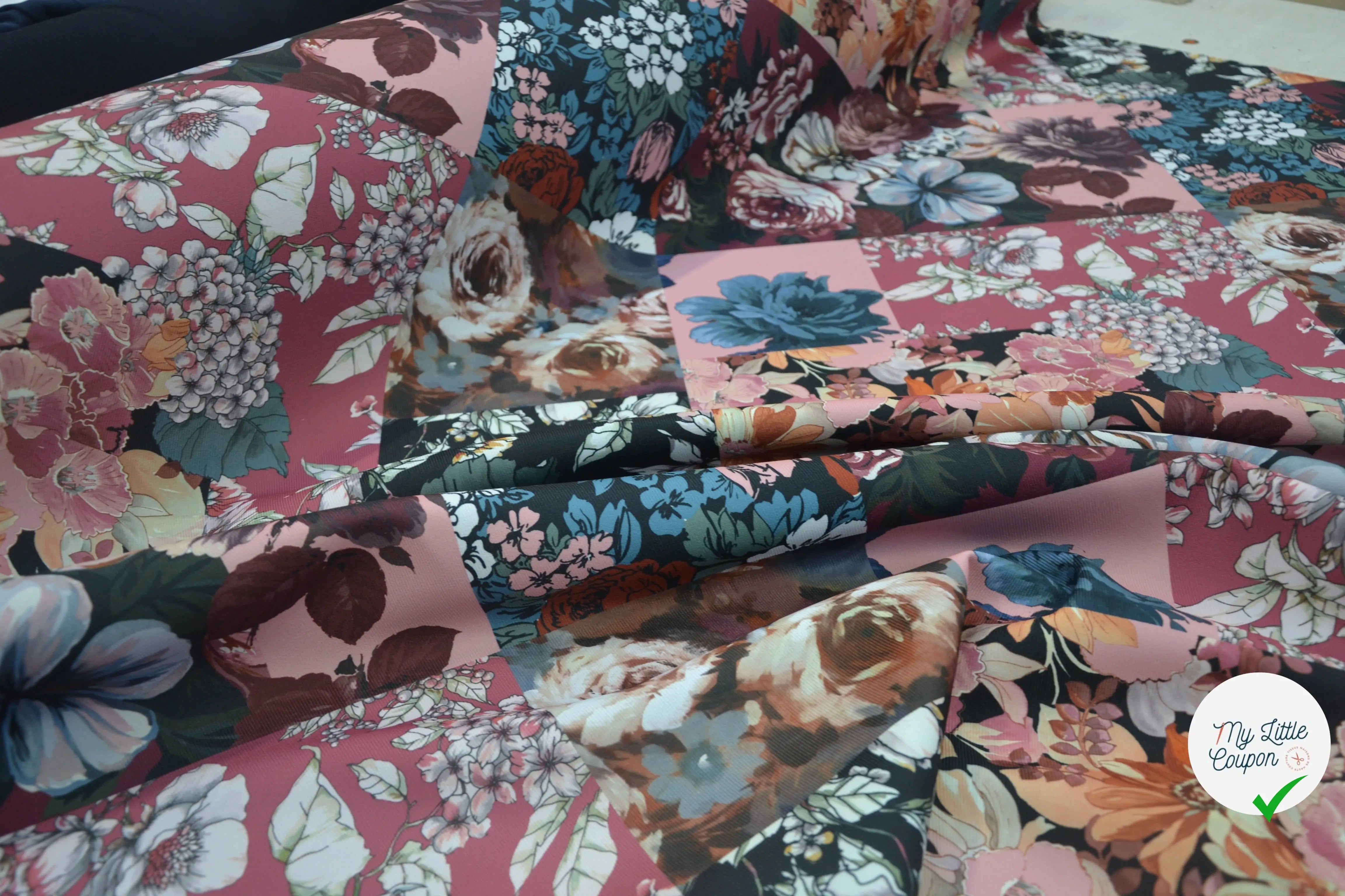 GABARDINE DRILL FLEURS & GEOMETRIE ENVERS BLEU LAVANDE MSO