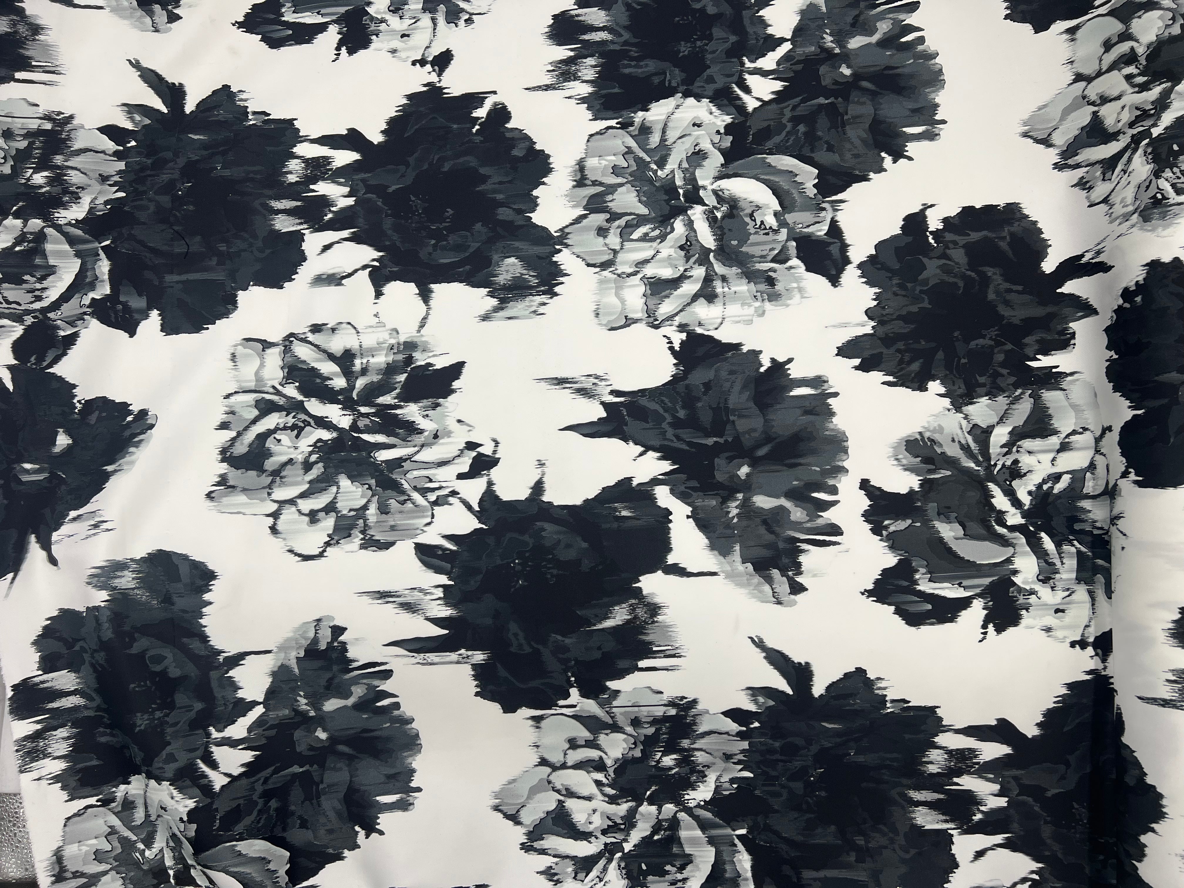GABARDINE FINE DE COTON IMPRIMÉ FLEURS FONDUES MSO