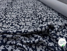 GABARDINE JAPON STRETCH FLEURS BLEU SUR NOIR VERSO BLEU GRIS MSO