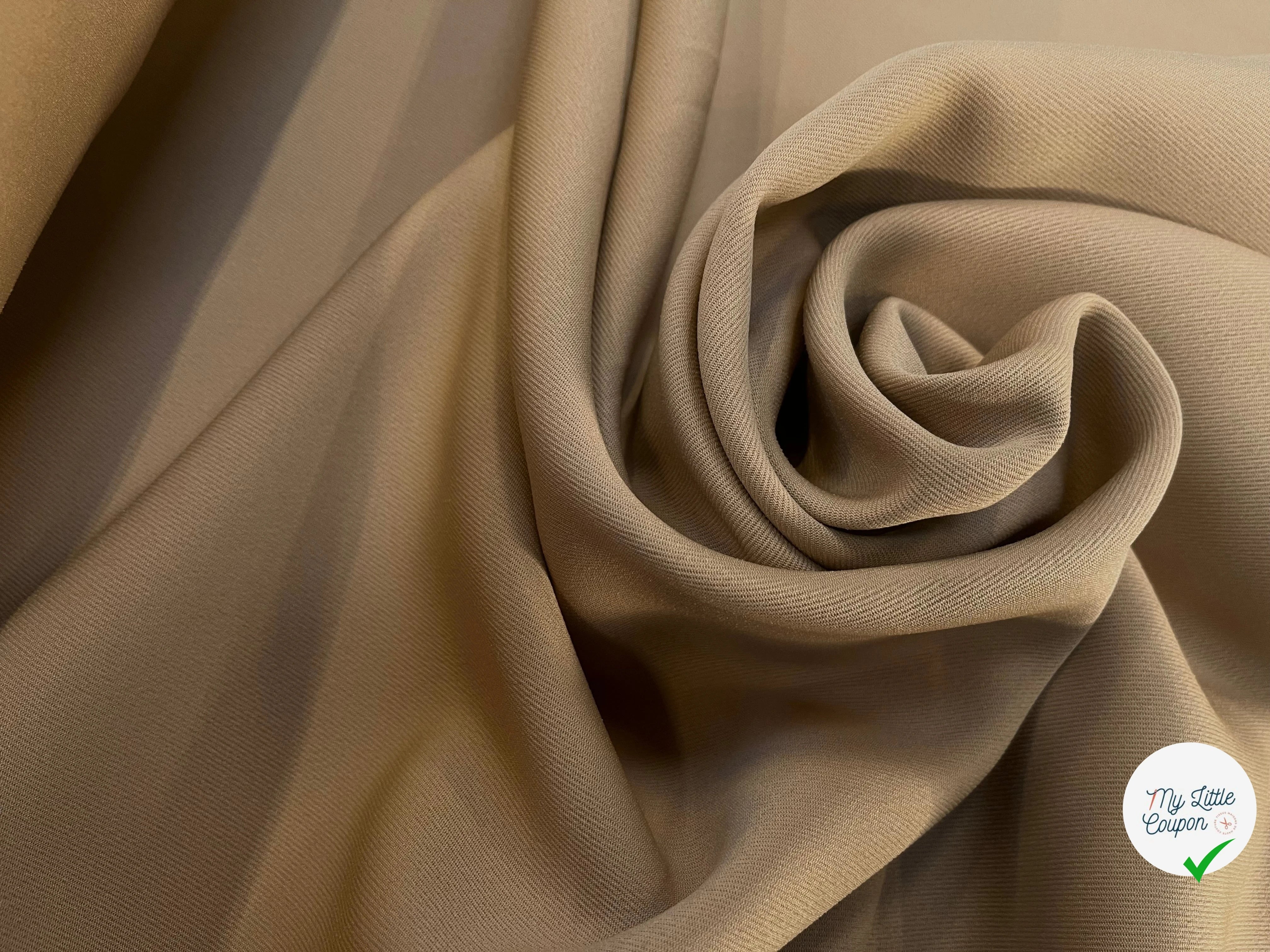GABARDINE LEGÈREMENT STRIÉE SOUPLE POLYESTER BEIGE 130CM - My Little Coupon