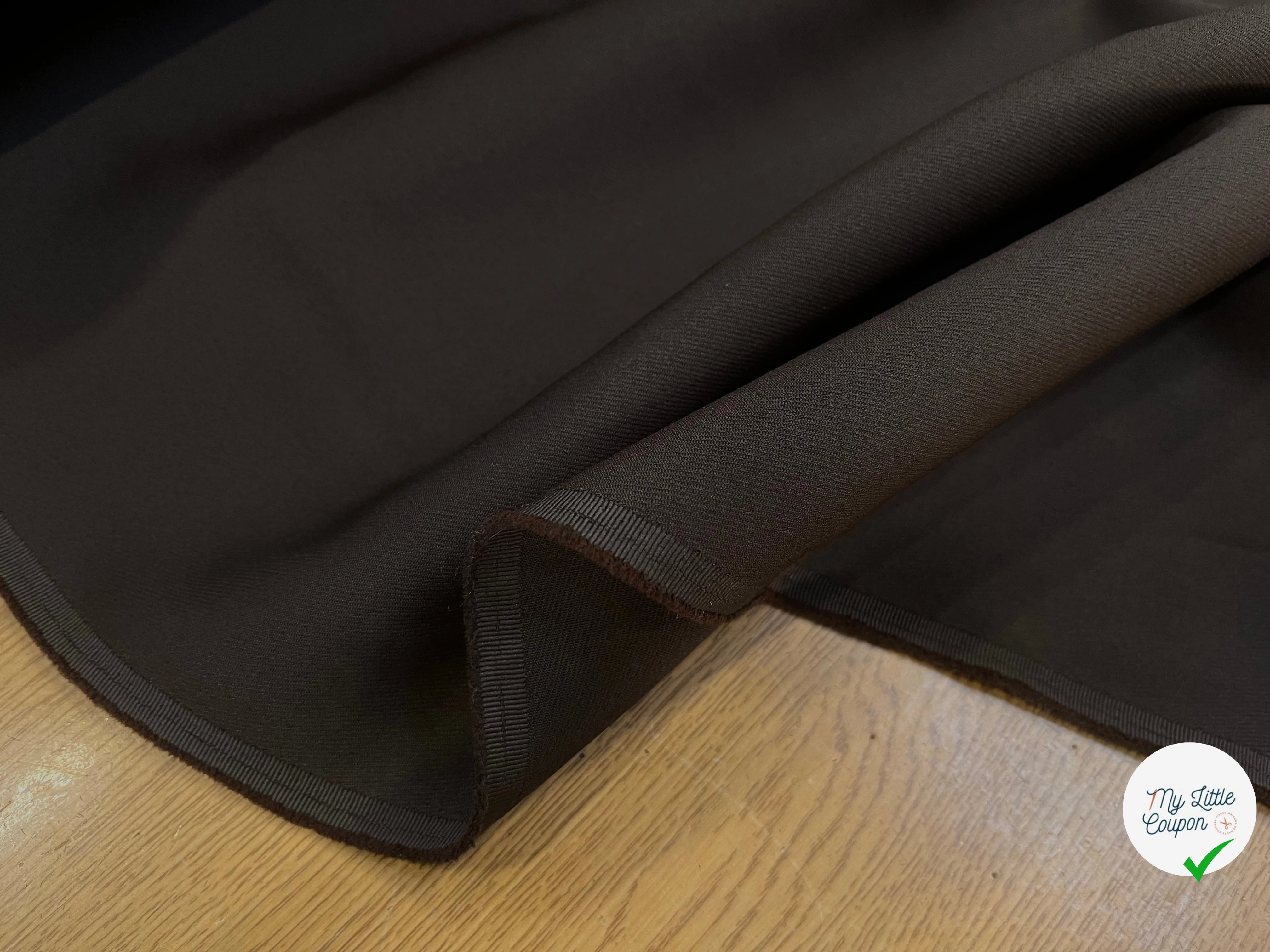 GABARDINE LEGÈREMENT STRIÉE SOUPLE POLYESTER CHOCOLAT FONCÉ 130CM - My Little Coupon