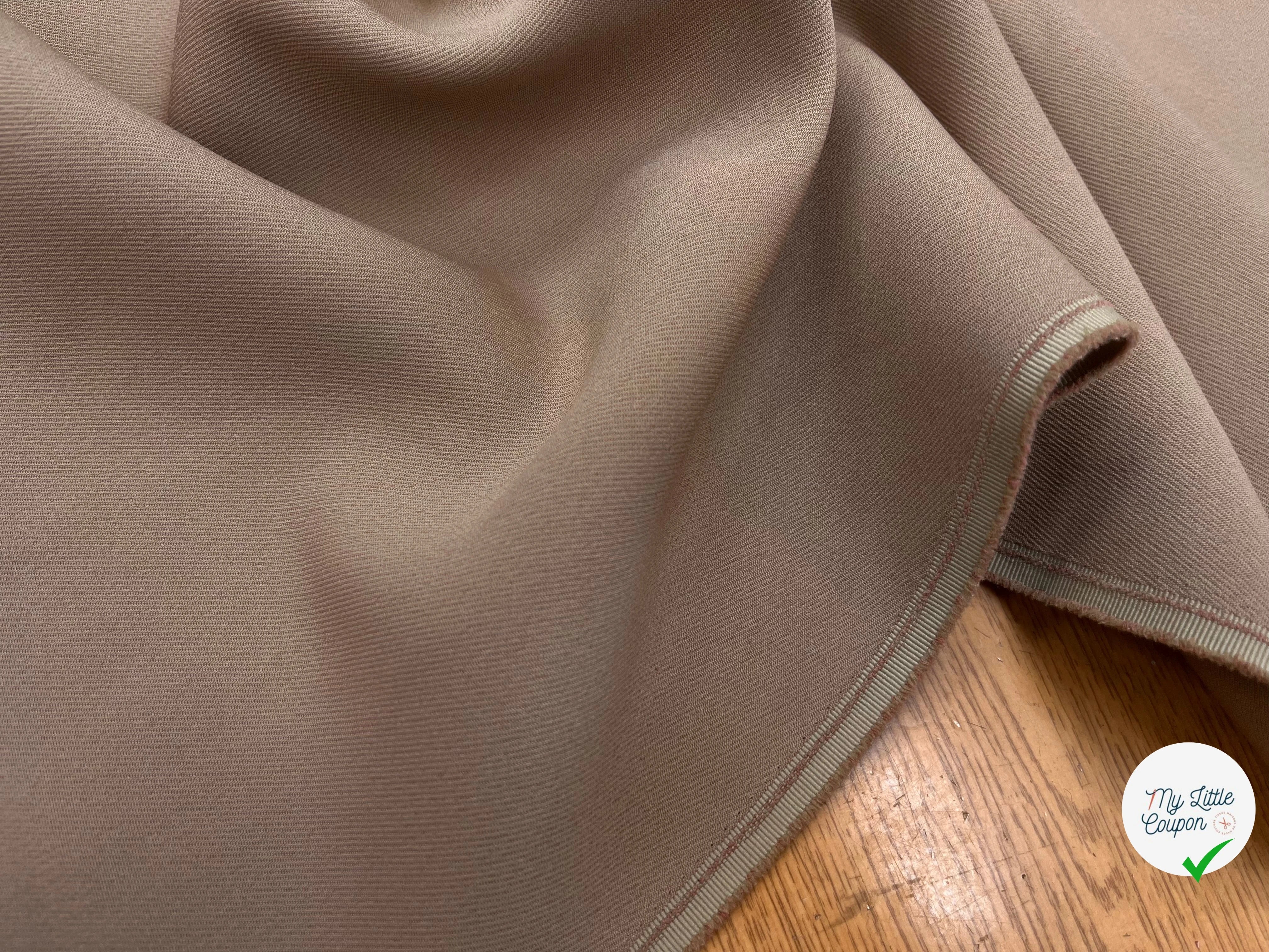 GABARDINE LEGÈREMENT STRIÉE SOUPLE POLYESTER MOCHA 130CM - My Little Coupon