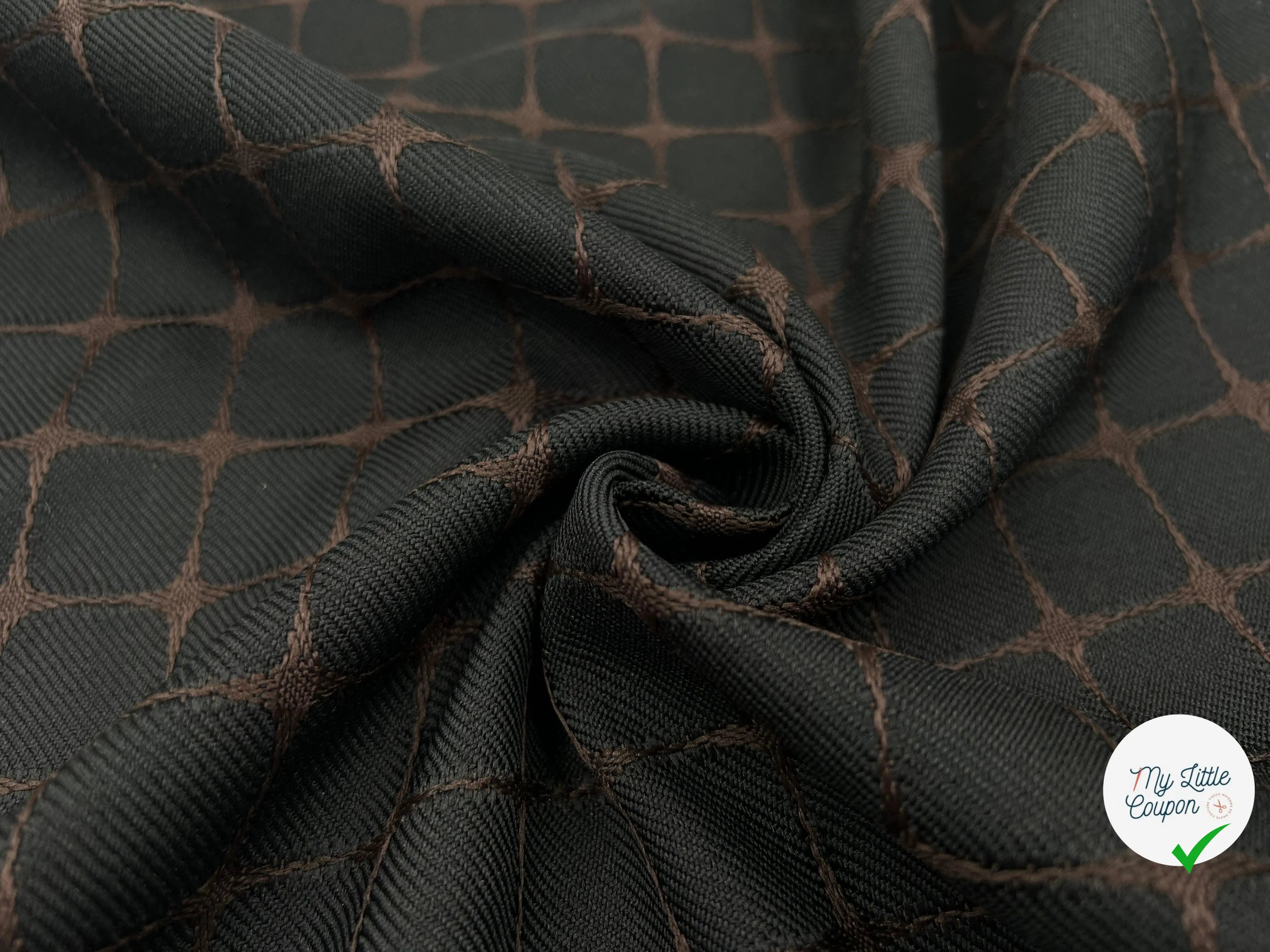 GABARDINE RELIEF FILS CARREAUX MARRONS - My Little Coupon - tissu - coudre