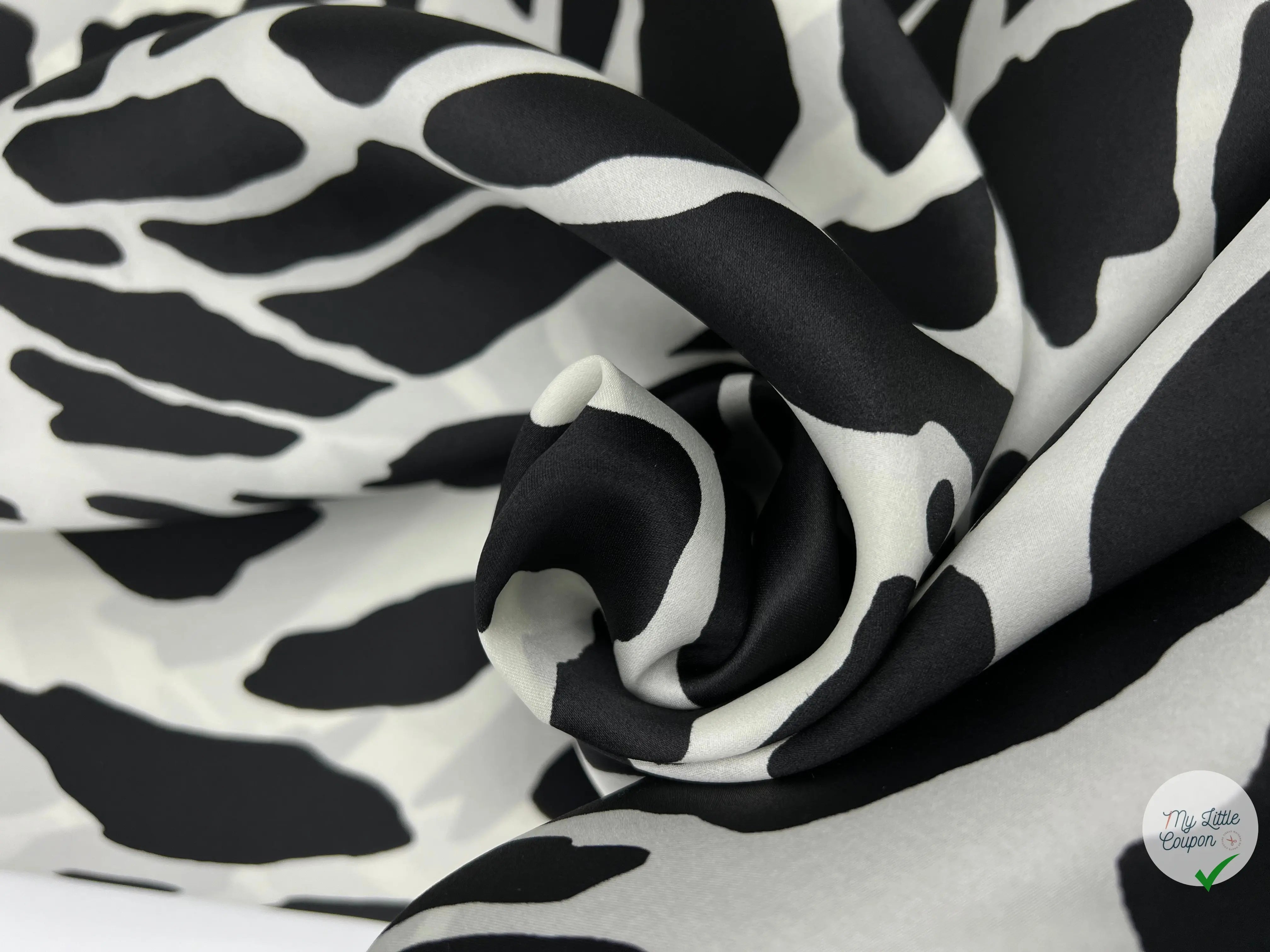 GAZAR DE SOIE IMPRIMÉ GIRAFE FOND BLANC - My Little Coupon - tissu - coudre