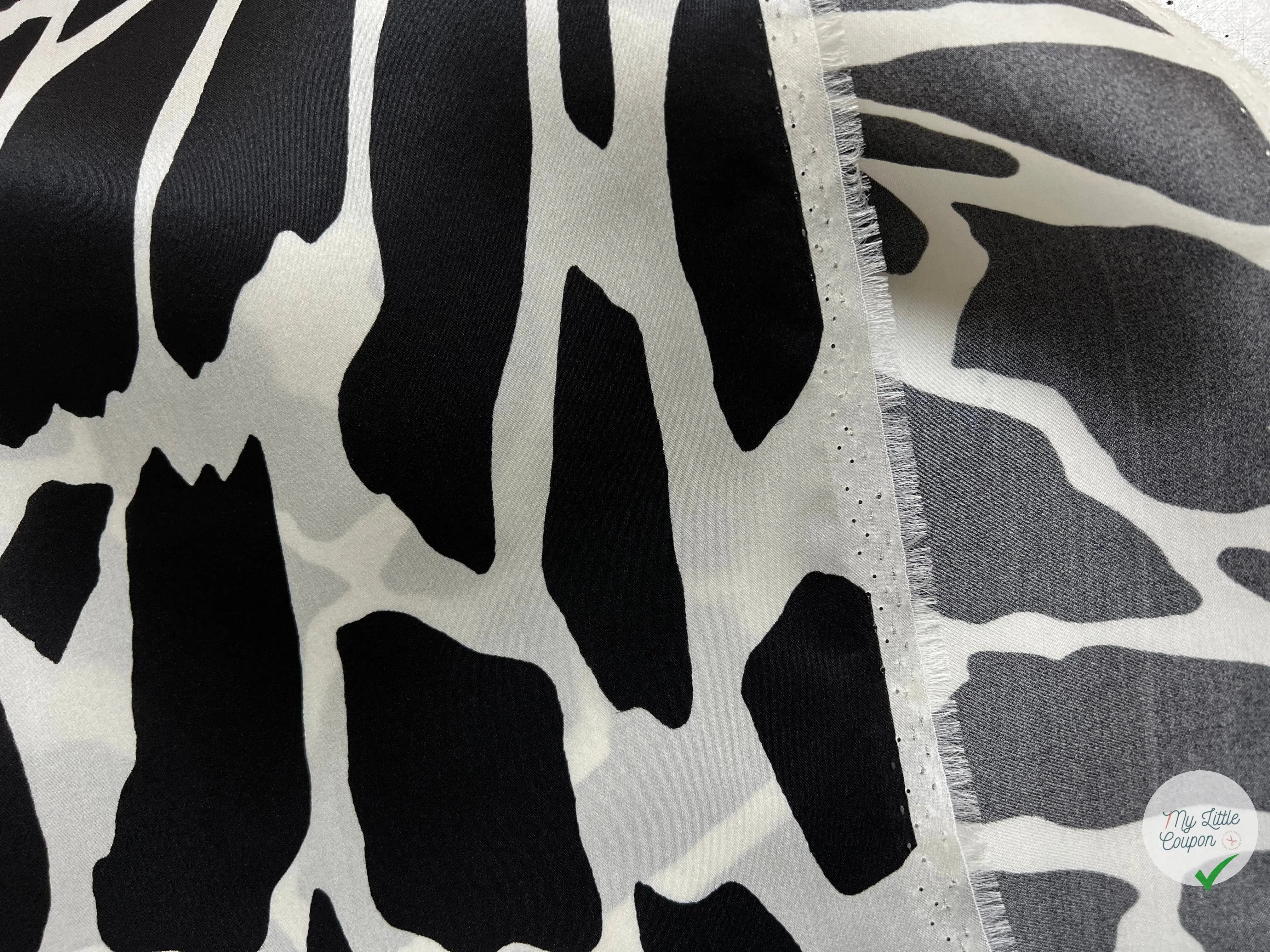 GAZAR DE SOIE IMPRIMÉ GIRAFE FOND BLANC - My Little Coupon - tissu - coudre
