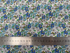 GAZE DE COTON FOND BLANC MOTIFS FLEURS PRINTEMPS BLEU ET VERT - My Little Coupon