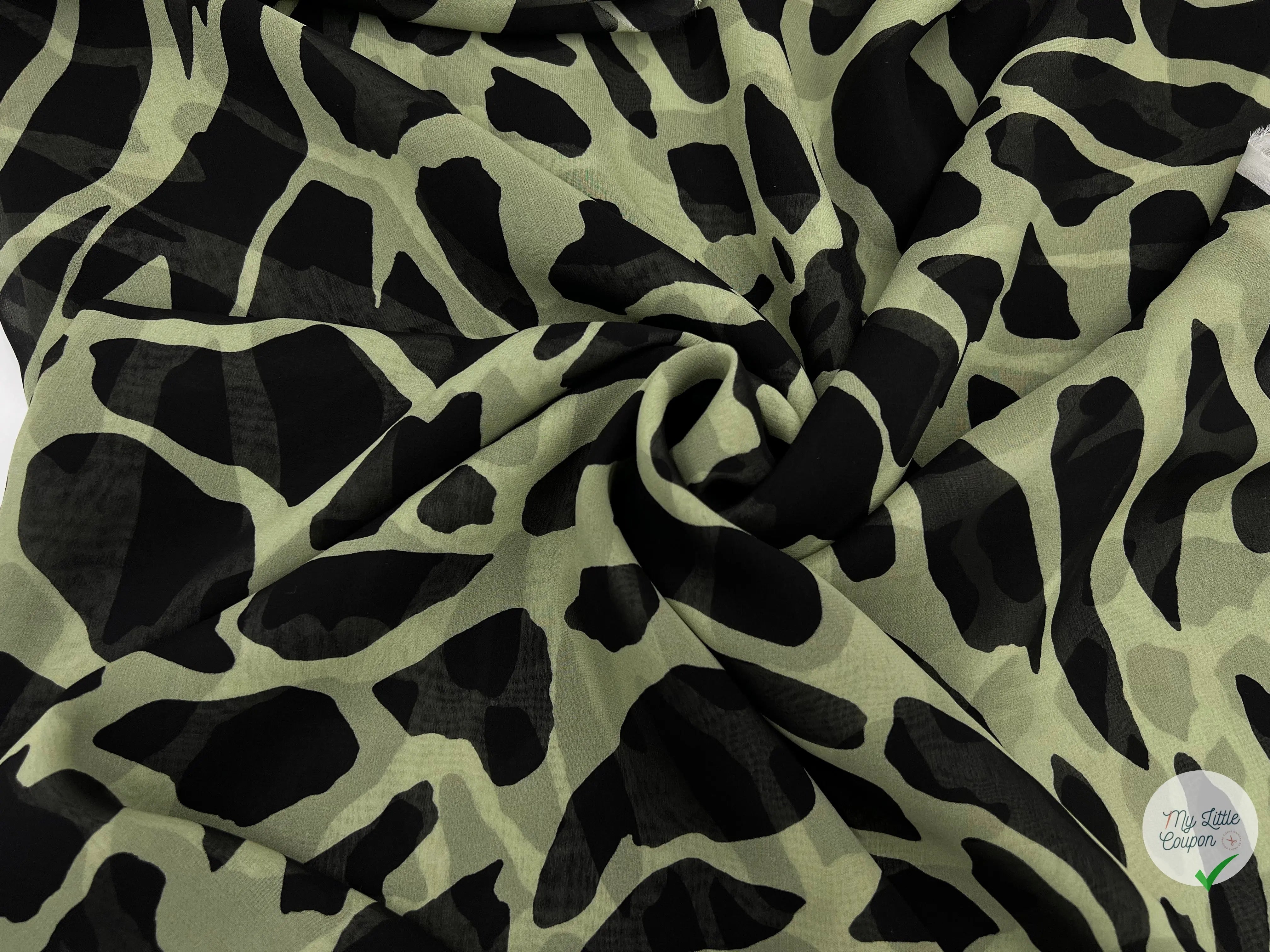 GEORGETTE DE SOIE IMPRIMÉ GIRAFE FOND VERT AMANDE - My Little Coupon - tissu - coudre