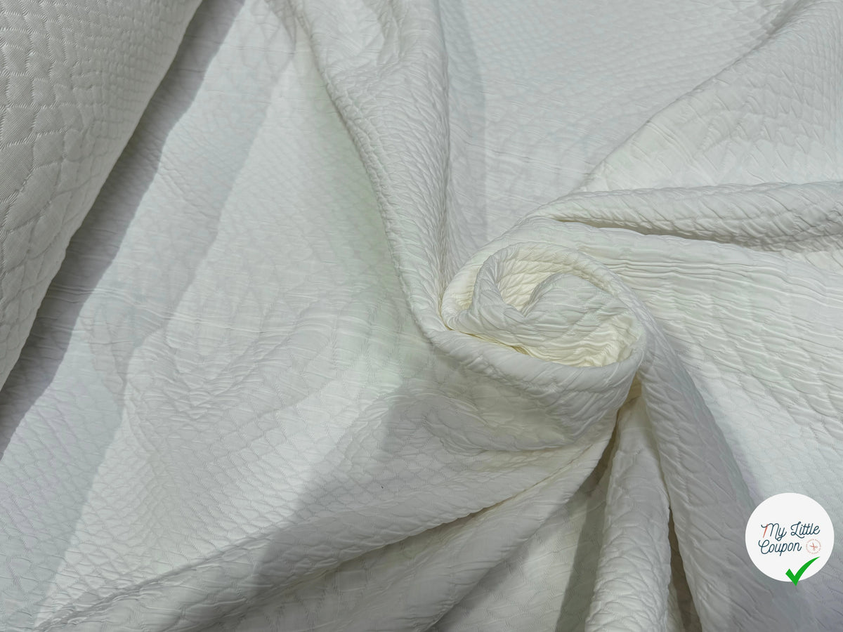 JACQUARD 60% ACETATE 31% POLYAMIDE 9% VISCOSE MOTIF LOSANGE BLANC - My Little Coupon