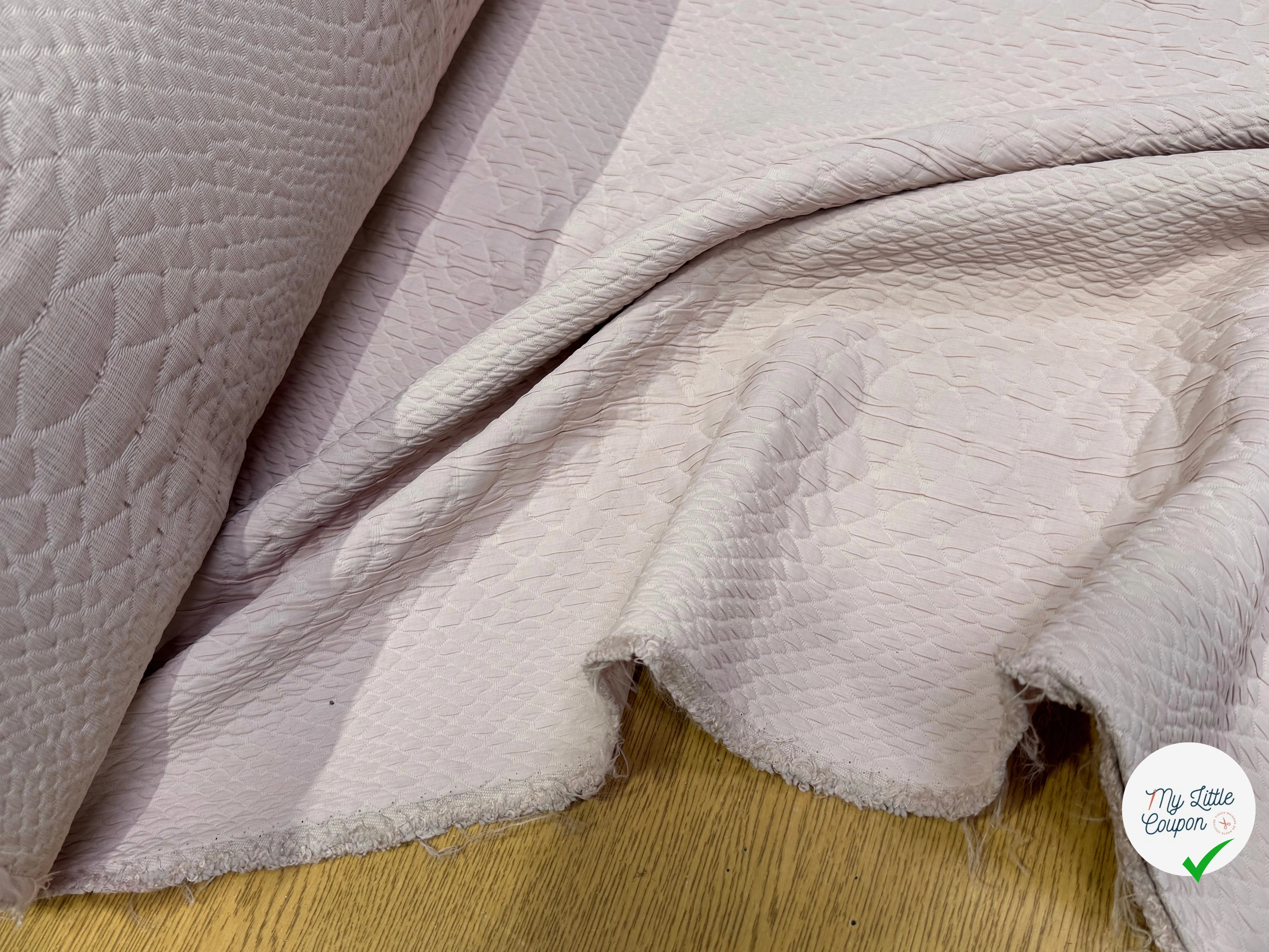 JACQUARD 60% ACETATE 31% POLYAMIDE 9% VISCOSE MOTIF LOSANGE ROSE PALE - My Little Coupon