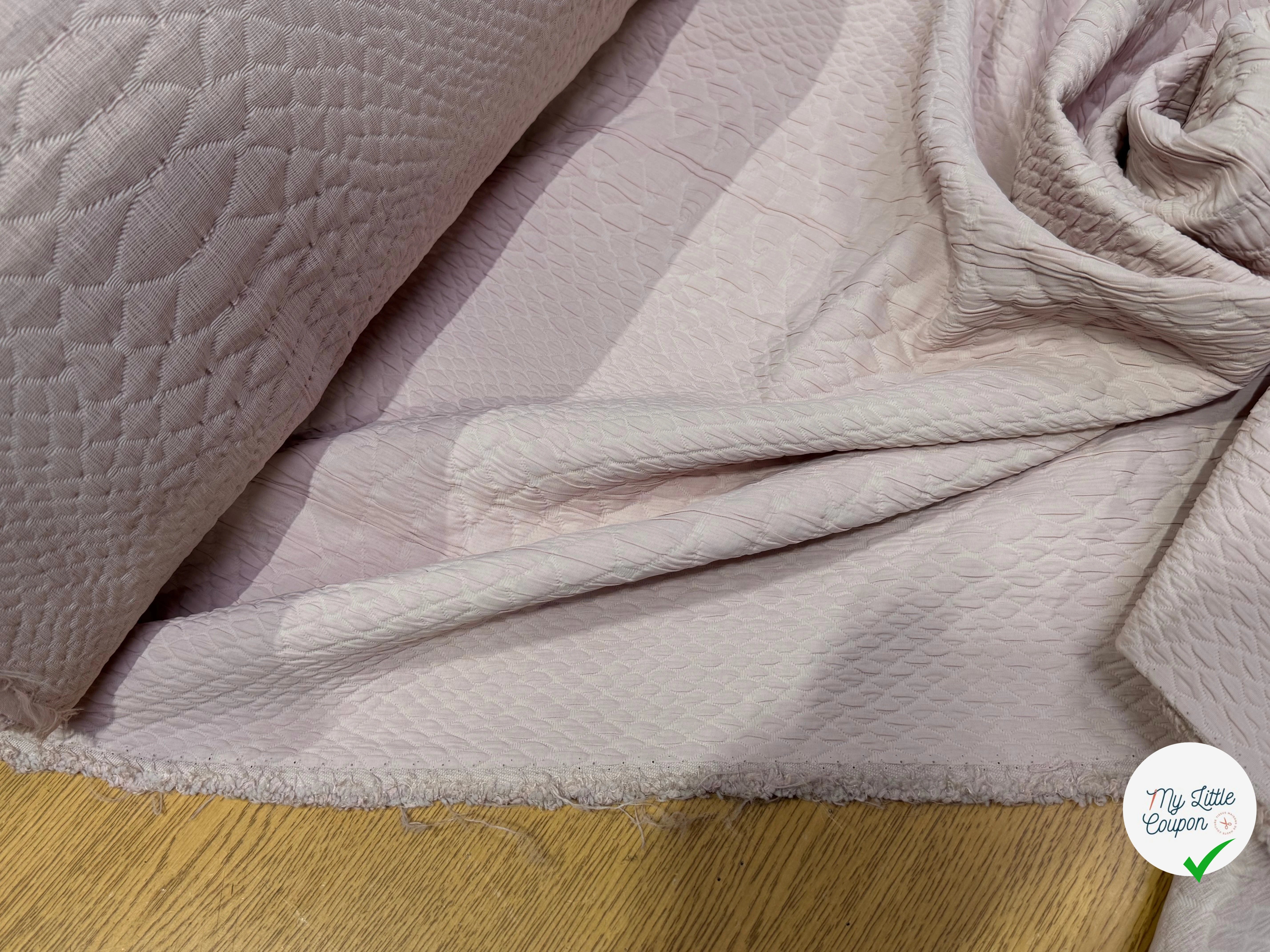 JACQUARD 60% ACETATE 31% POLYAMIDE 9% VISCOSE MOTIF LOSANGE ROSE PALE - My Little Coupon