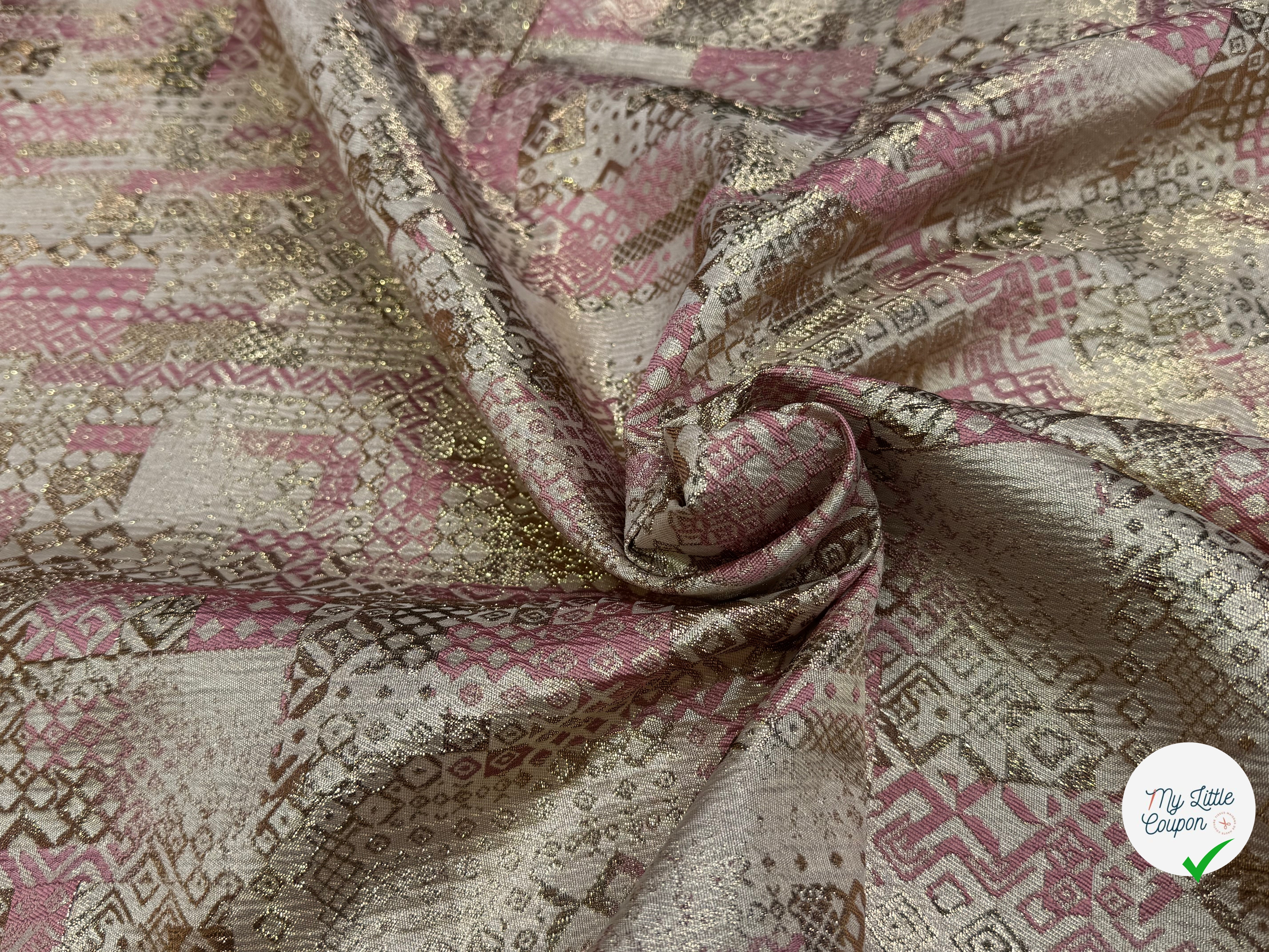 JACQUARD BROCA ARGENTÉ GÉOMETRIQUE ROSE - My Little Coupon