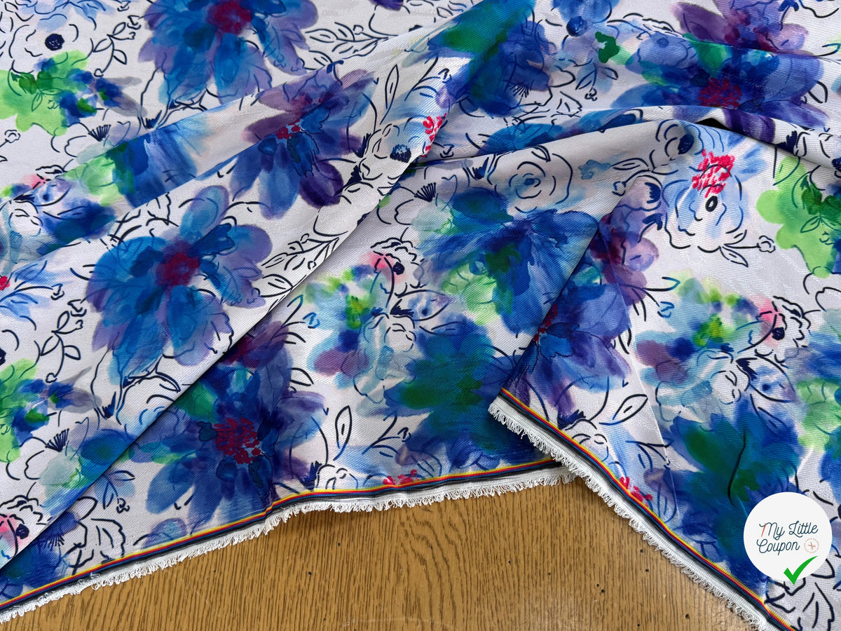 JACQUARD FLUIDE SERGÉ MOTIFS FLORAUX BLEU MULTICOLORE FOND ÉCRU - My Little Coupon