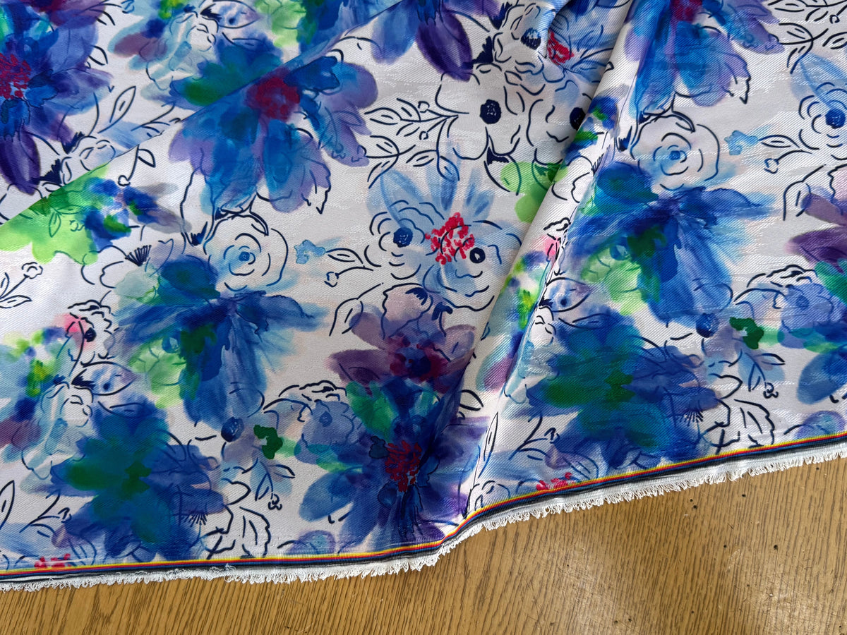JACQUARD FLUIDE SERGÉ MOTIFS FLORAUX BLEU MULTICOLORE FOND ÉCRU - My Little Coupon