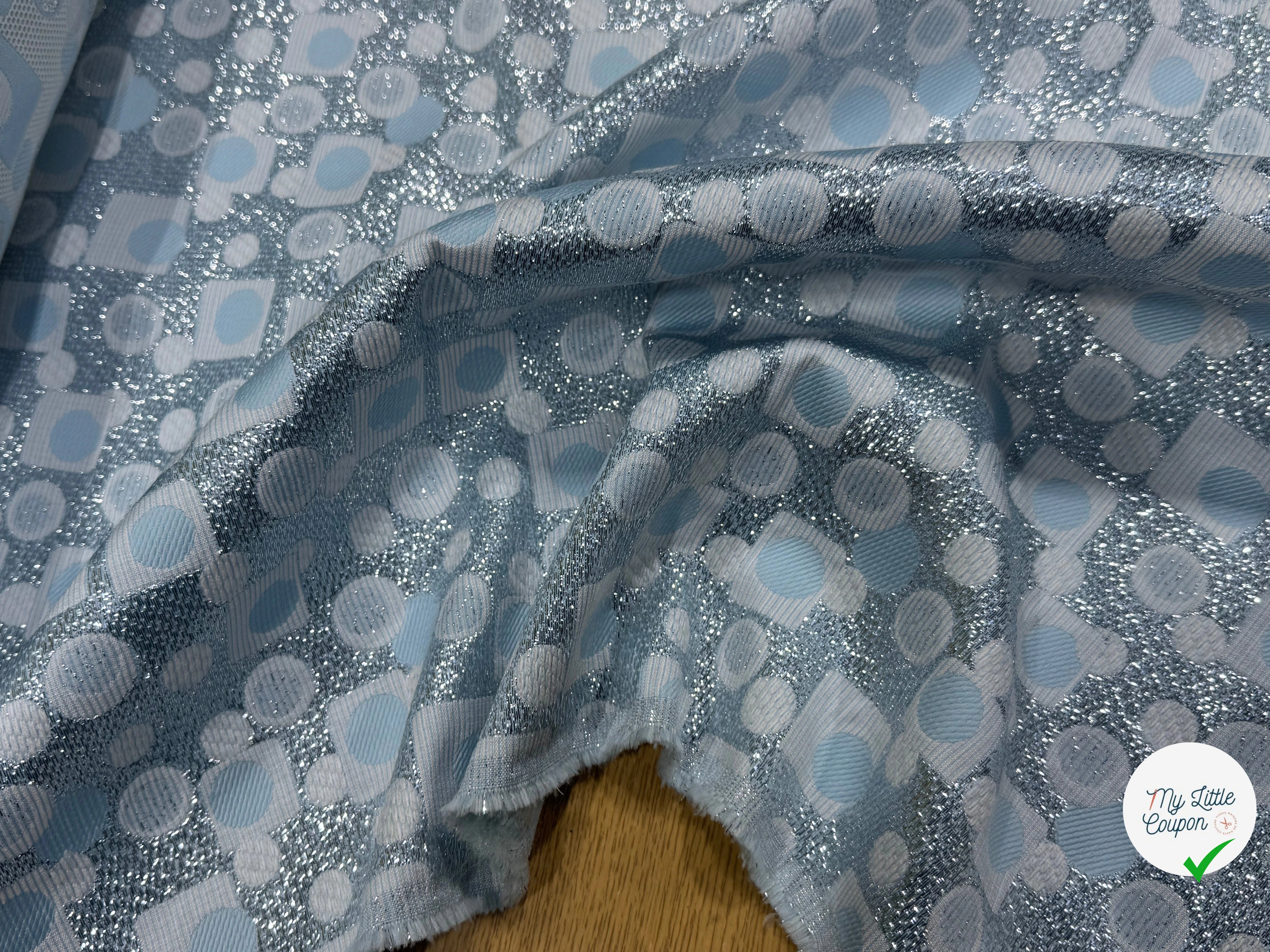 JACQUARD MÉTALLISÉ MOTIFS CIRCULAIRES ET GÉOMÉTRIQUES ARGENT FOND BLEU CIEL VERT D'EAU - My Little Coupon