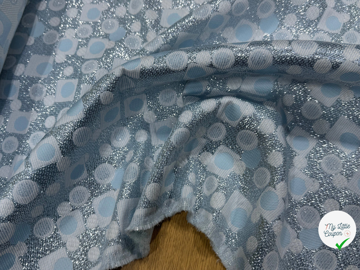 JACQUARD MÉTALLISÉ MOTIFS CIRCULAIRES ET GÉOMÉTRIQUES ARGENT FOND BLEU CIEL VERT D'EAU - My Little Coupon