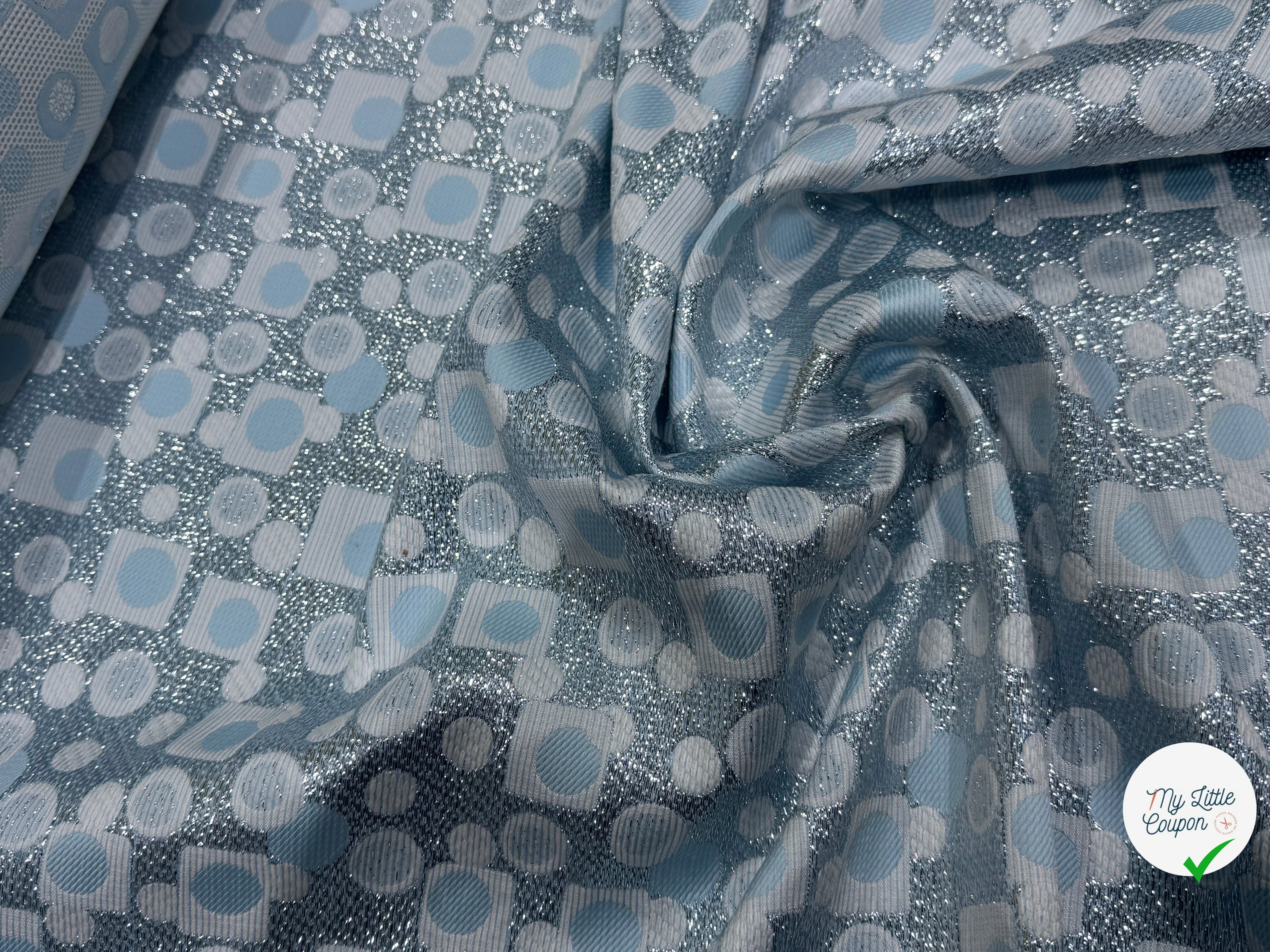 JACQUARD MÉTALLISÉ MOTIFS CIRCULAIRES ET GÉOMÉTRIQUES ARGENT FOND BLEU CIEL VERT D'EAU - My Little Coupon