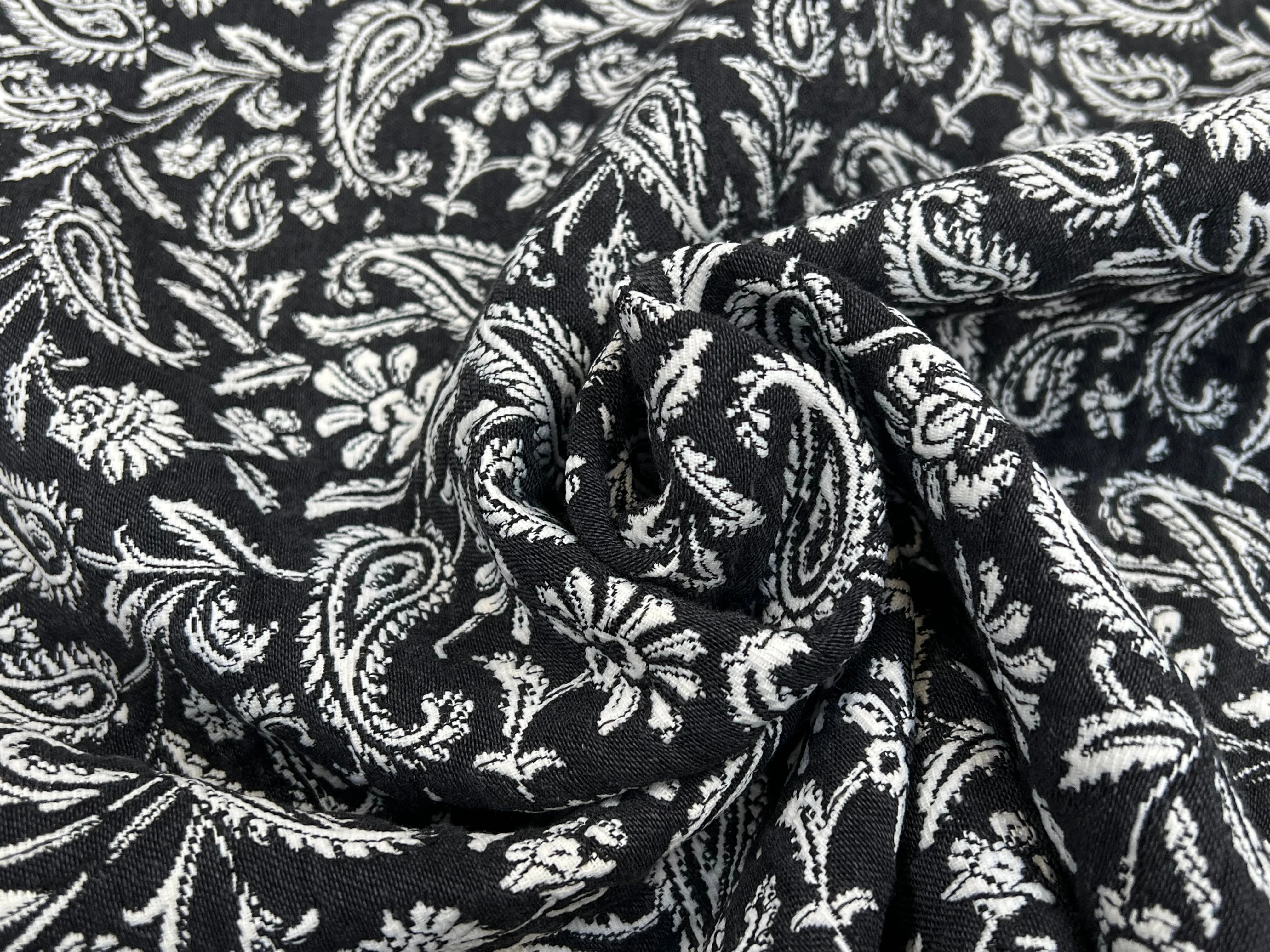 JACQUARD MUMBAI ALLOVER NOIR 140 CM - My Little Coupon