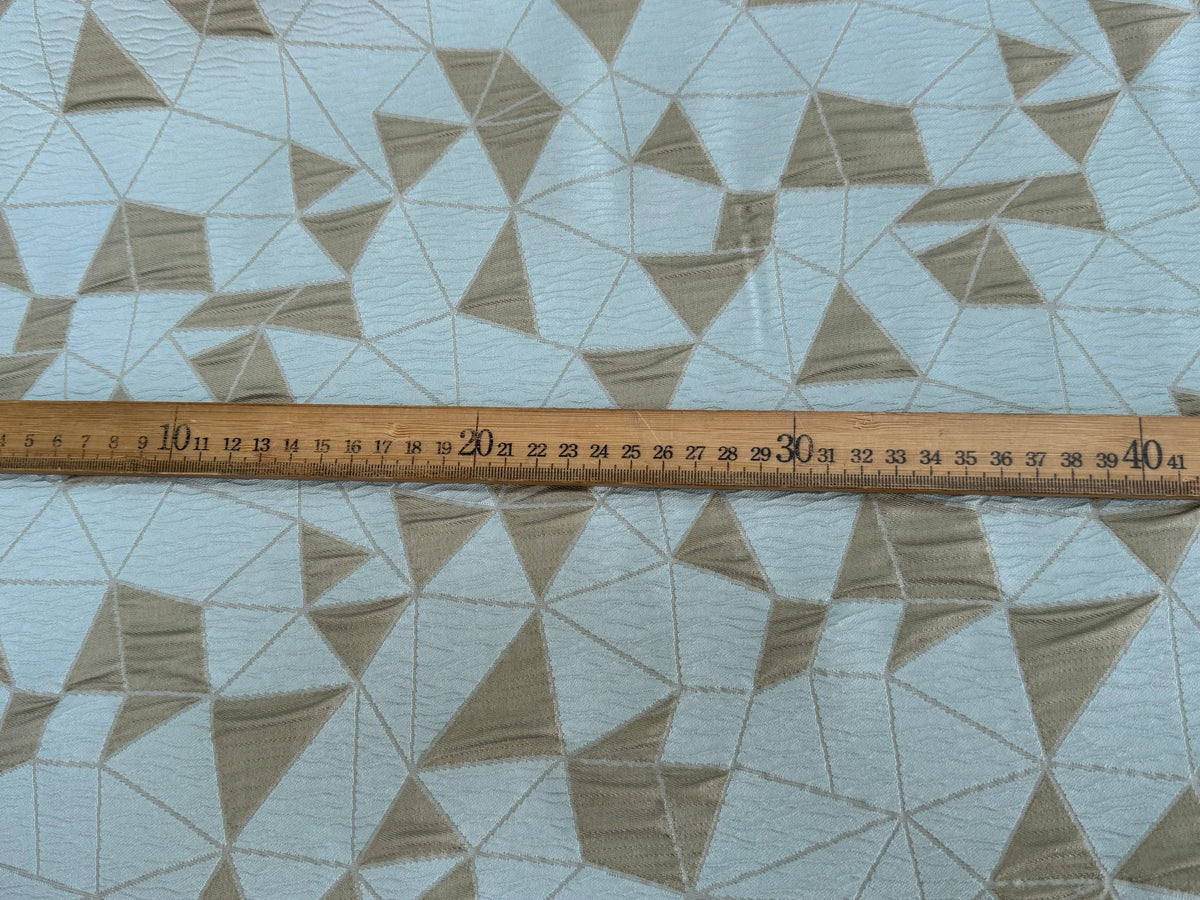 JACQUARD POLYVISCOSE CLOQUÉ MOTIFS GÉOMÉTRIQUES BLANC CASSÉ ET BLEU CIEL VERT D'EAU - My Little Coupon
