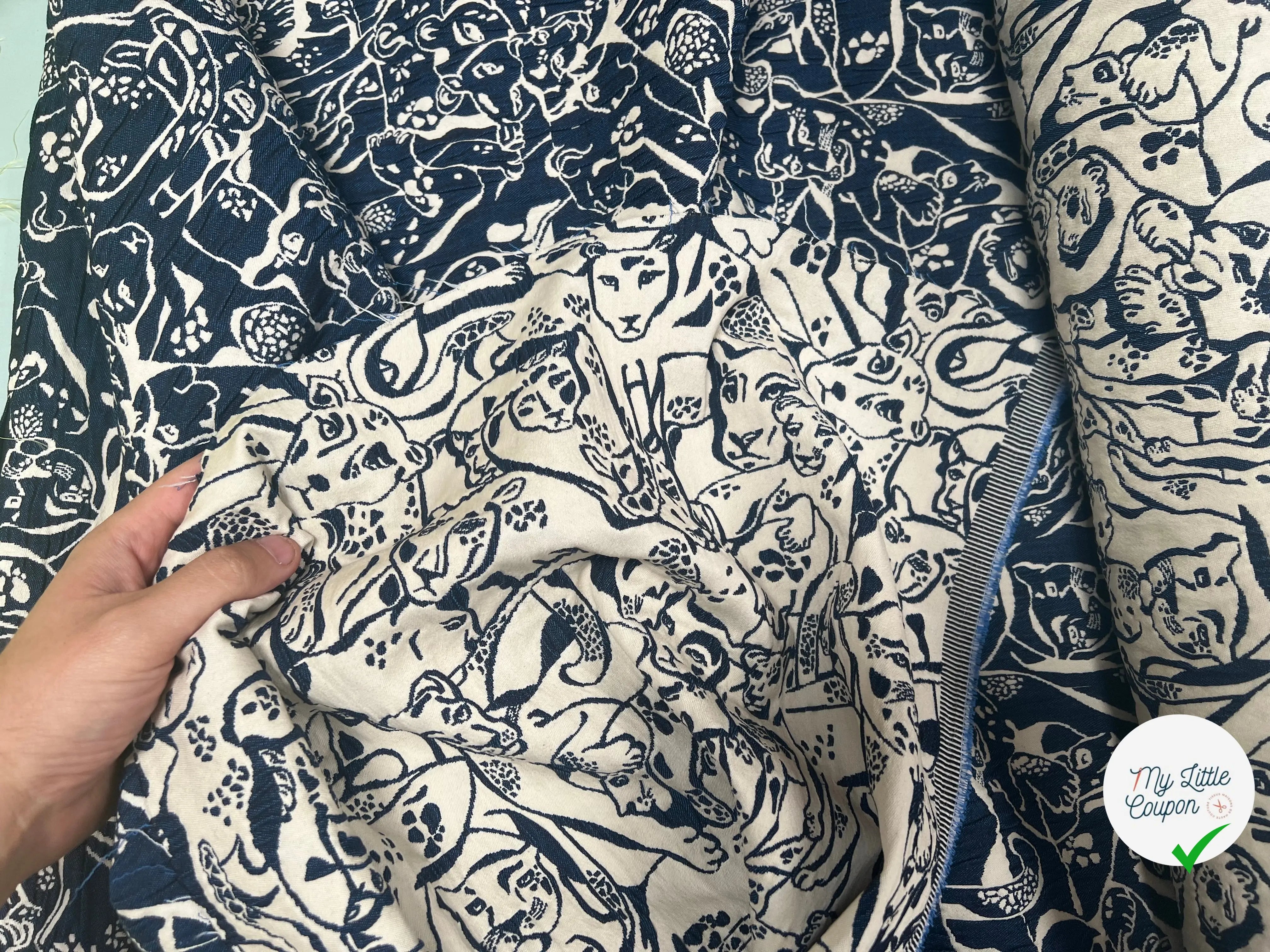 JACQUARD REVERSIBLE FACE BLEU FACE CREME LIONNE - My Little Coupon