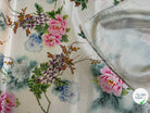 JACQUARD SATINÉ MOTIFS FLORAUX MULTICOLORE VERT ET ROSE FOND ÉCRU - My Little Coupon