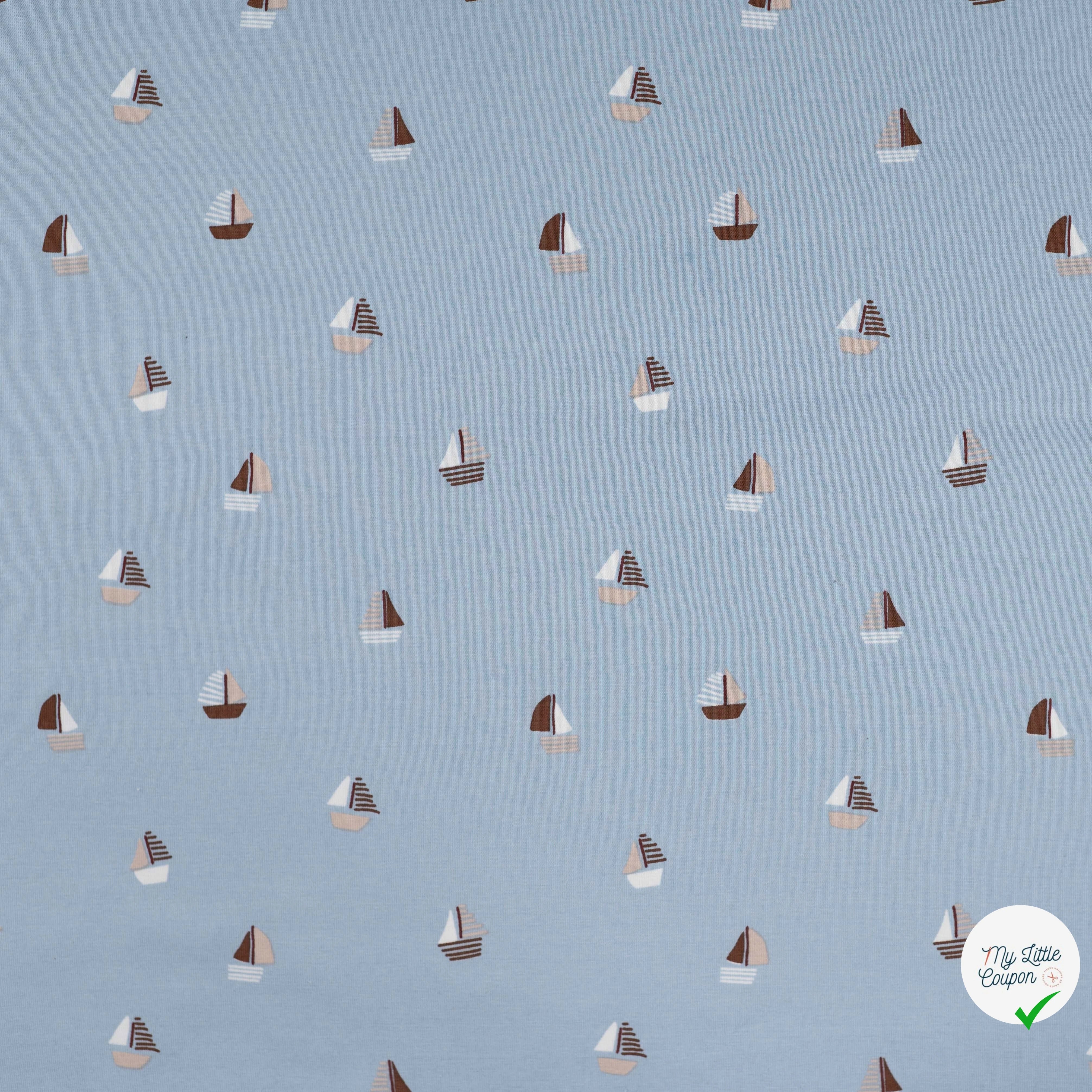 JERSEY DE COTON IMPRIMÉ BATEAUX FOND BLEU GRISÉ - My Little Coupon