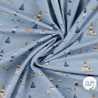 JERSEY DE COTON IMPRIMÉ BATEAUX MARINS FOND BLEU GRISÉ - My Little Coupon