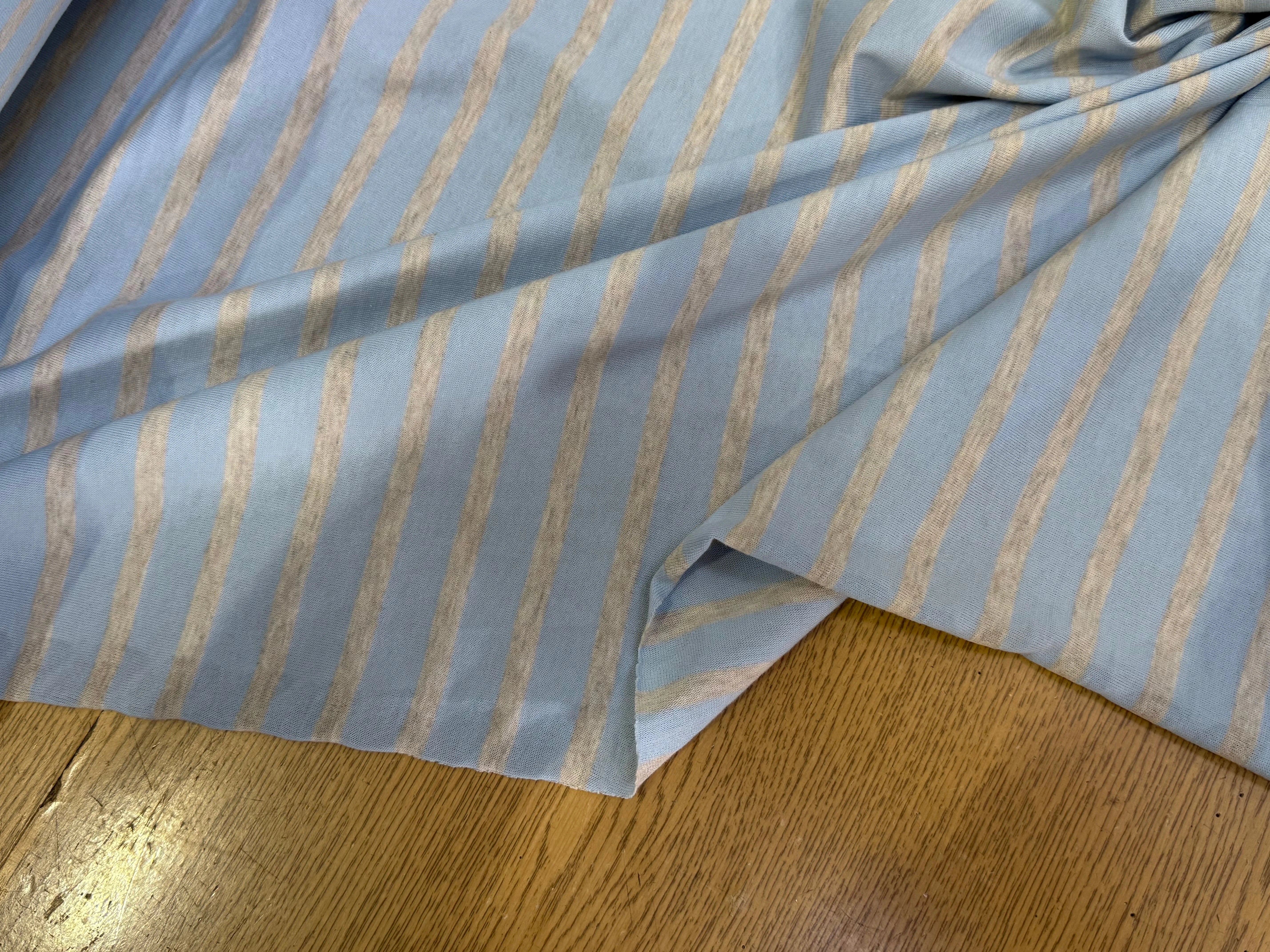 JERSEY DE COTON RAYURES GRISES FOND BLEU CIEL FABRICATION RÉGION DE TROYES 🇫🇷 - My Little Coupon