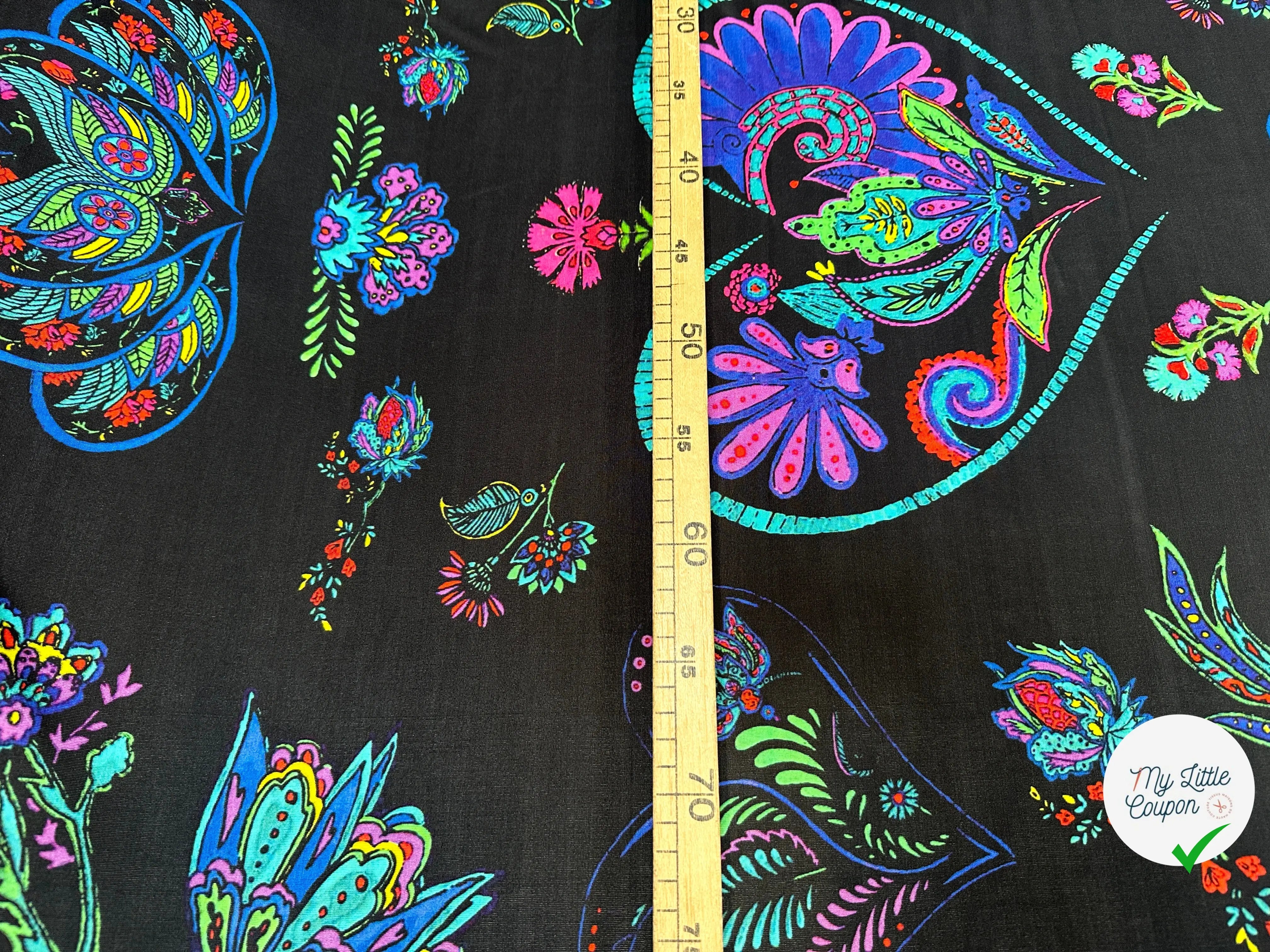 JERSEY FLUIDE VISCOSE DE COULEUR VEGETALE FOND NOIR - My Little Coupon