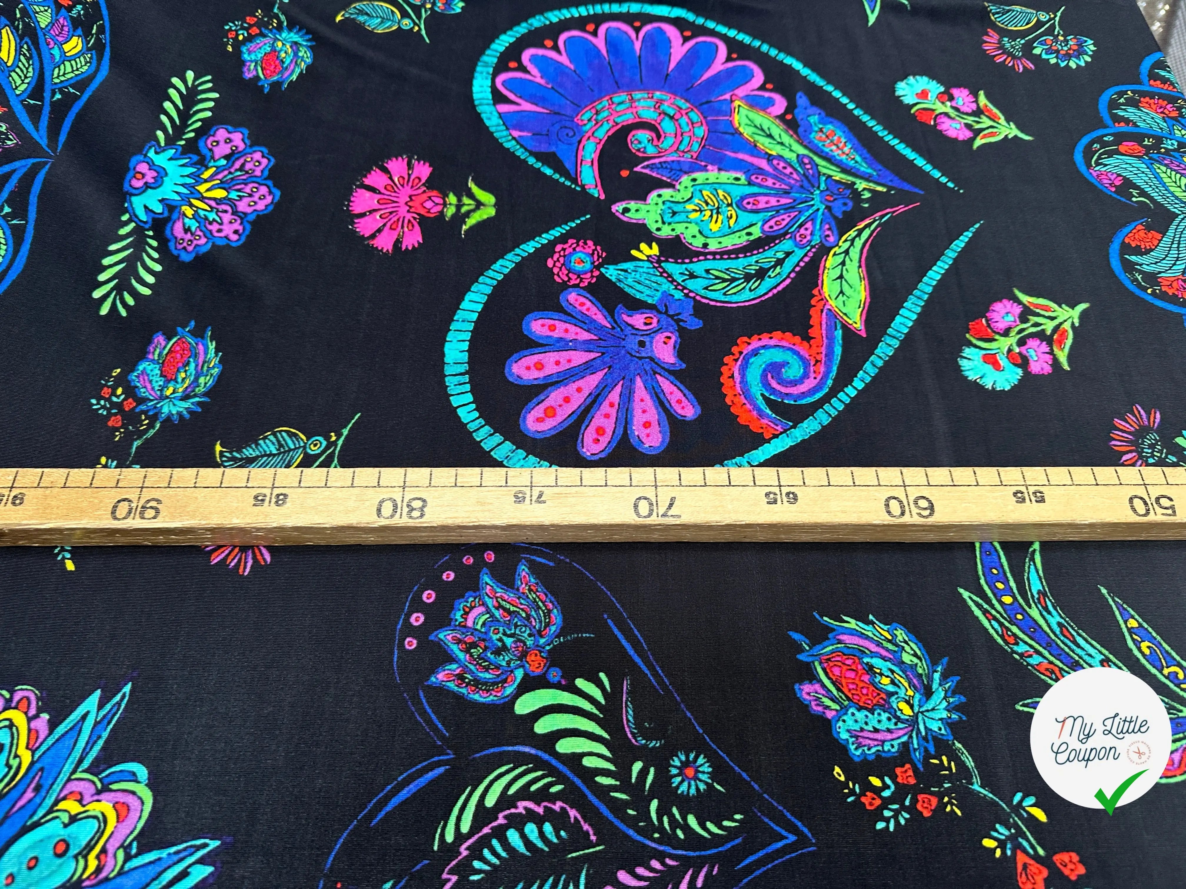 JERSEY FLUIDE VISCOSE DE COULEUR VEGETALE FOND NOIR - My Little Coupon